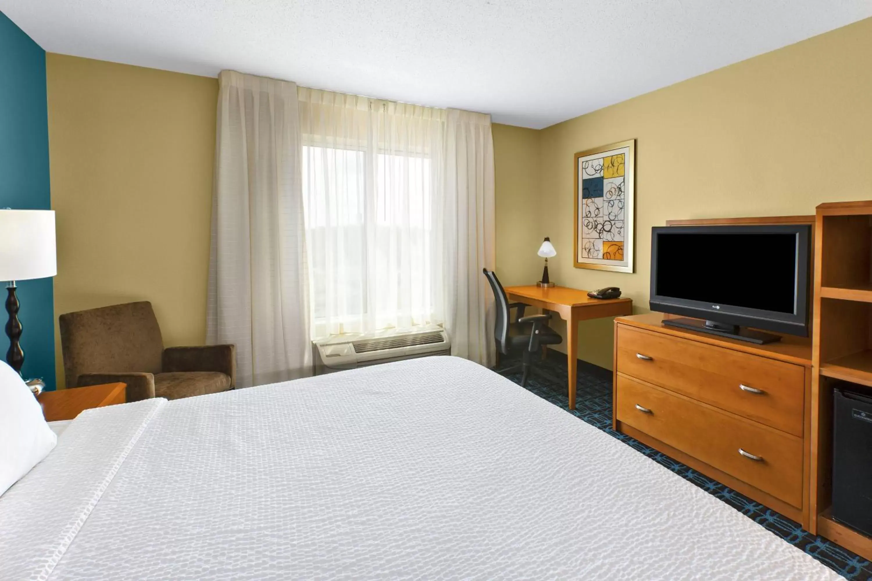 Bed in Fairfield Inn & Suites by Marriott Lexington North