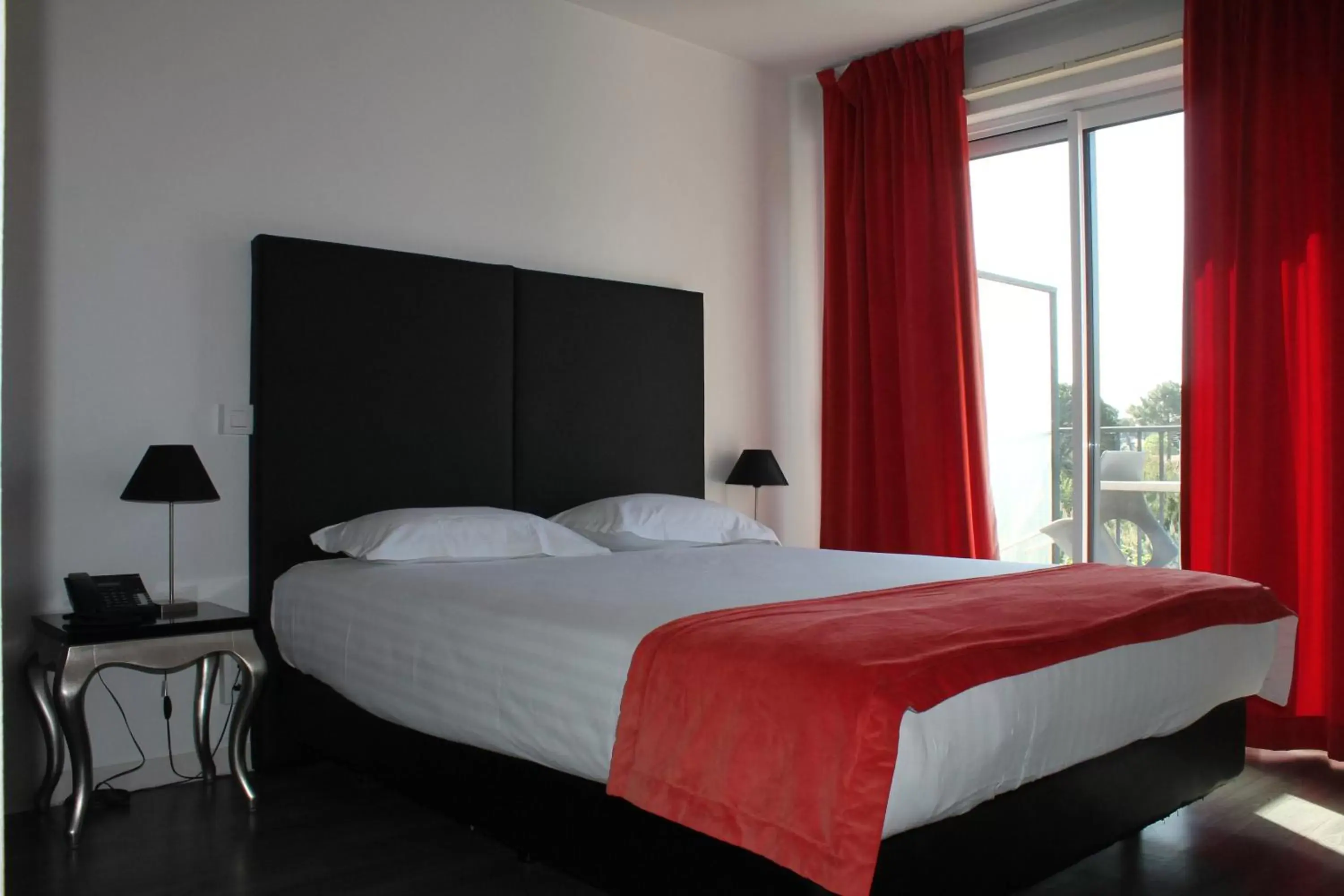 Bed in Adonis La Baule