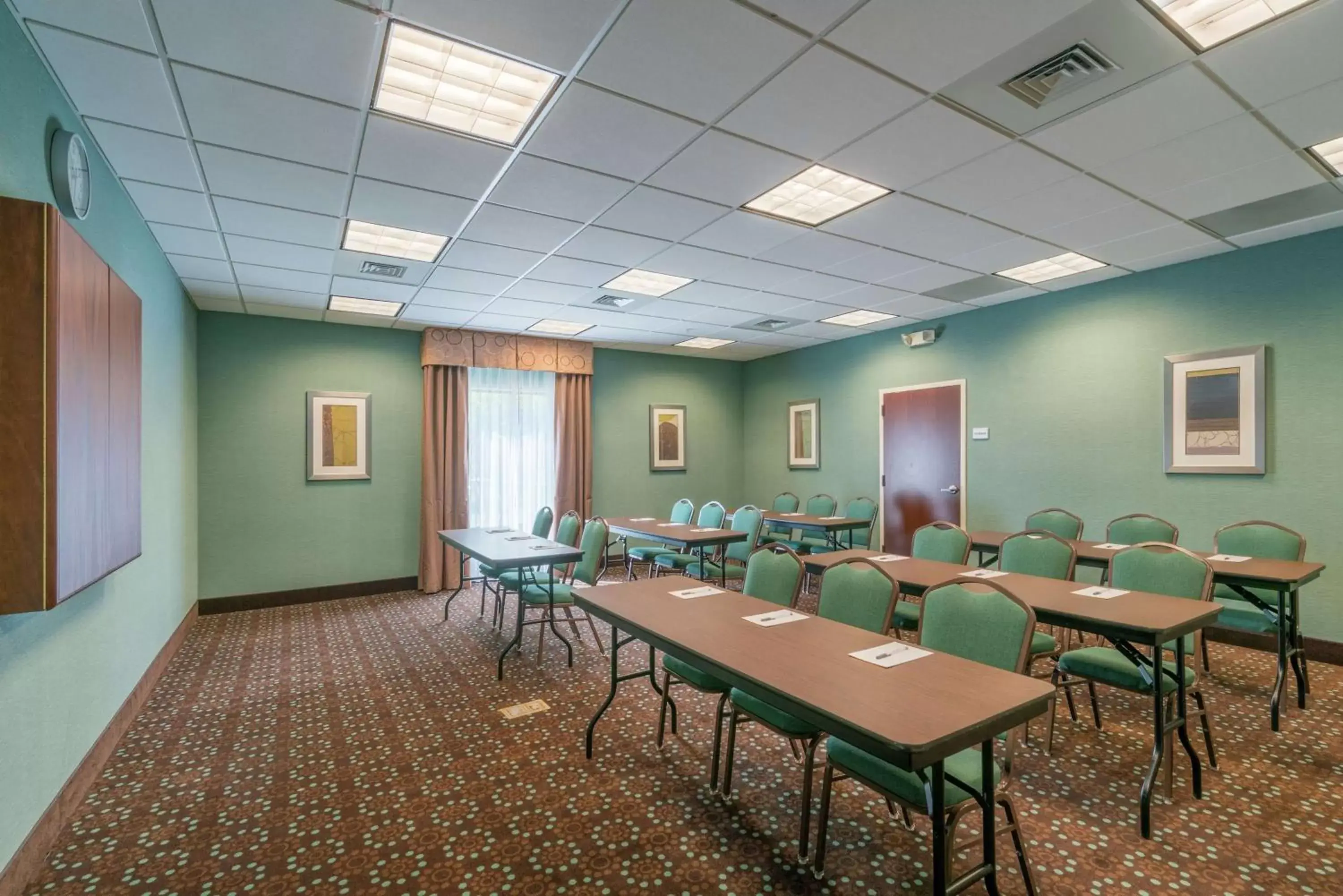 Meeting/conference room in Hampton Inn Dahlgren