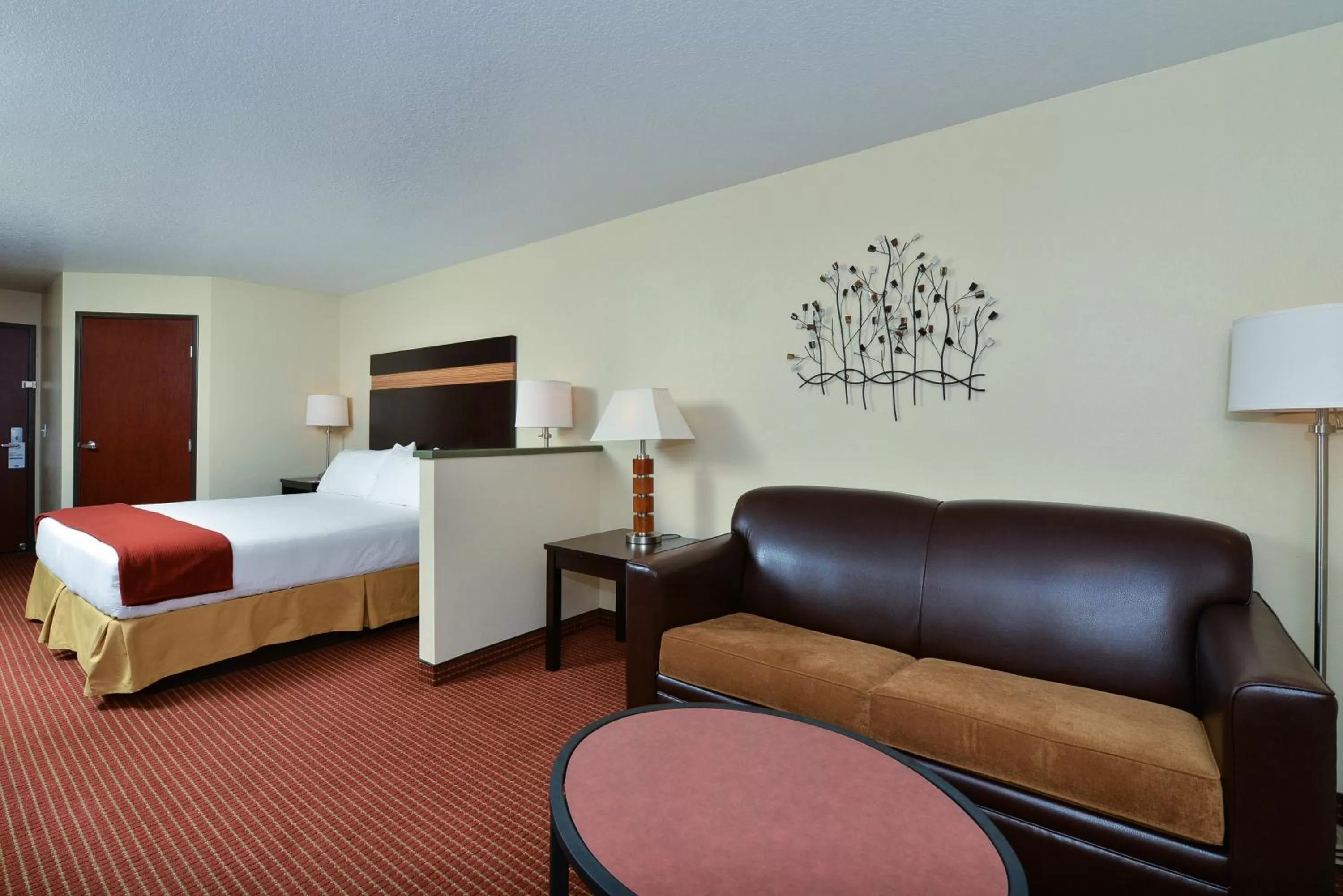 Photo of the whole room, Bed in Holiday Inn Express Portland SE - Clackamas Area by IHG