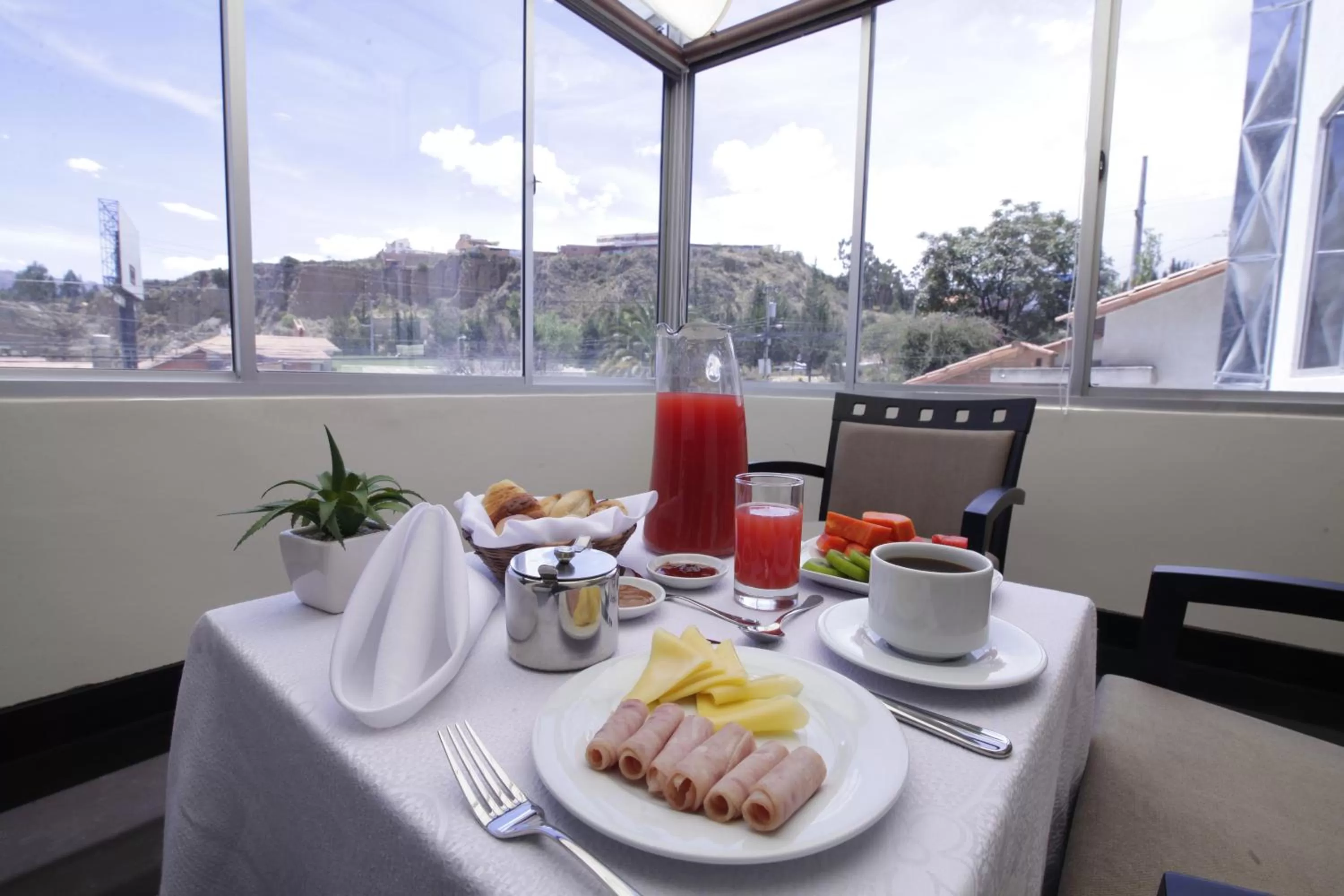 Breakfast in Casa Hotel Achumani