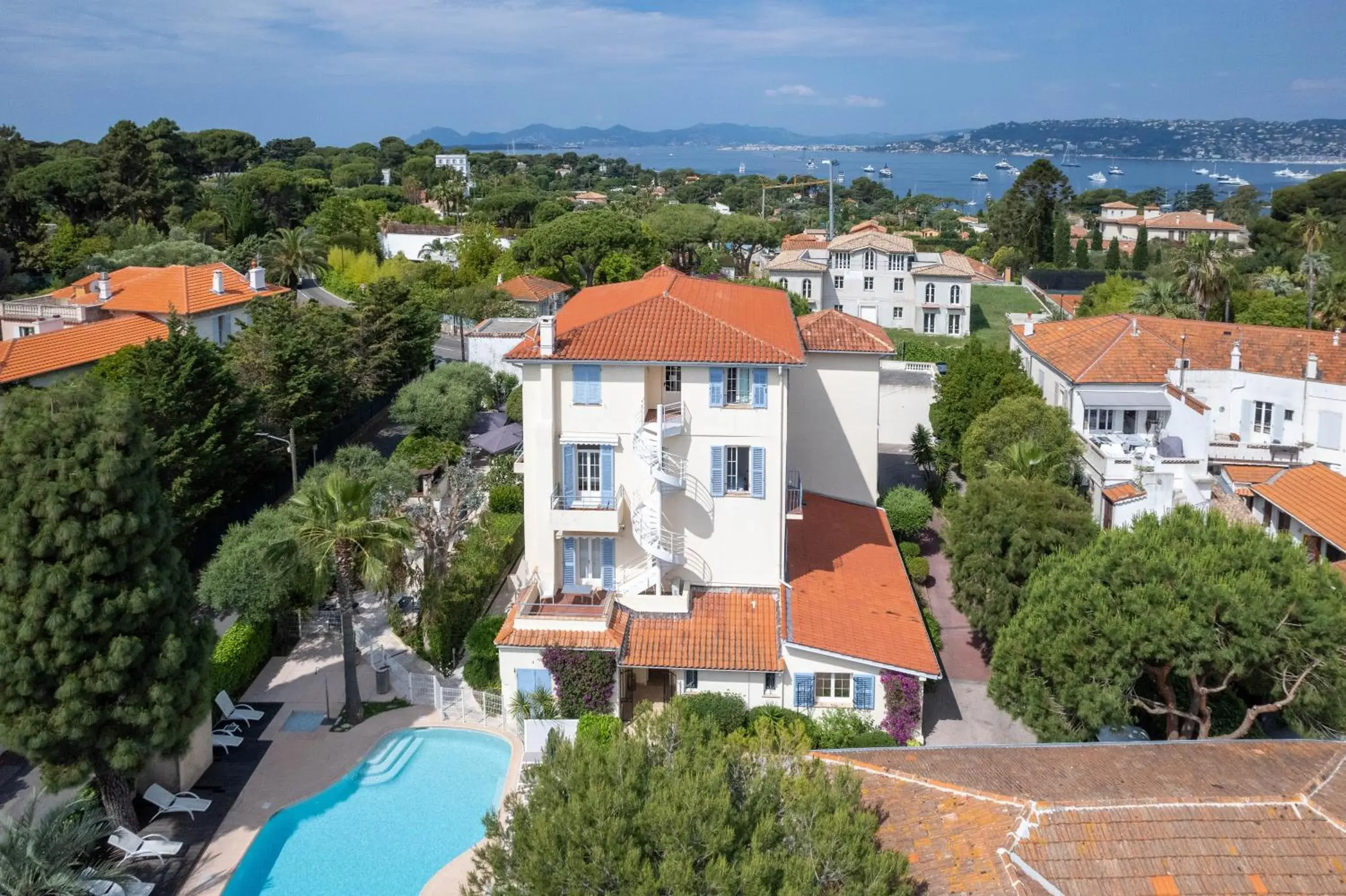 Property building, Bird's-eye View in Hôtel Beau Site - Cap d'Antibes