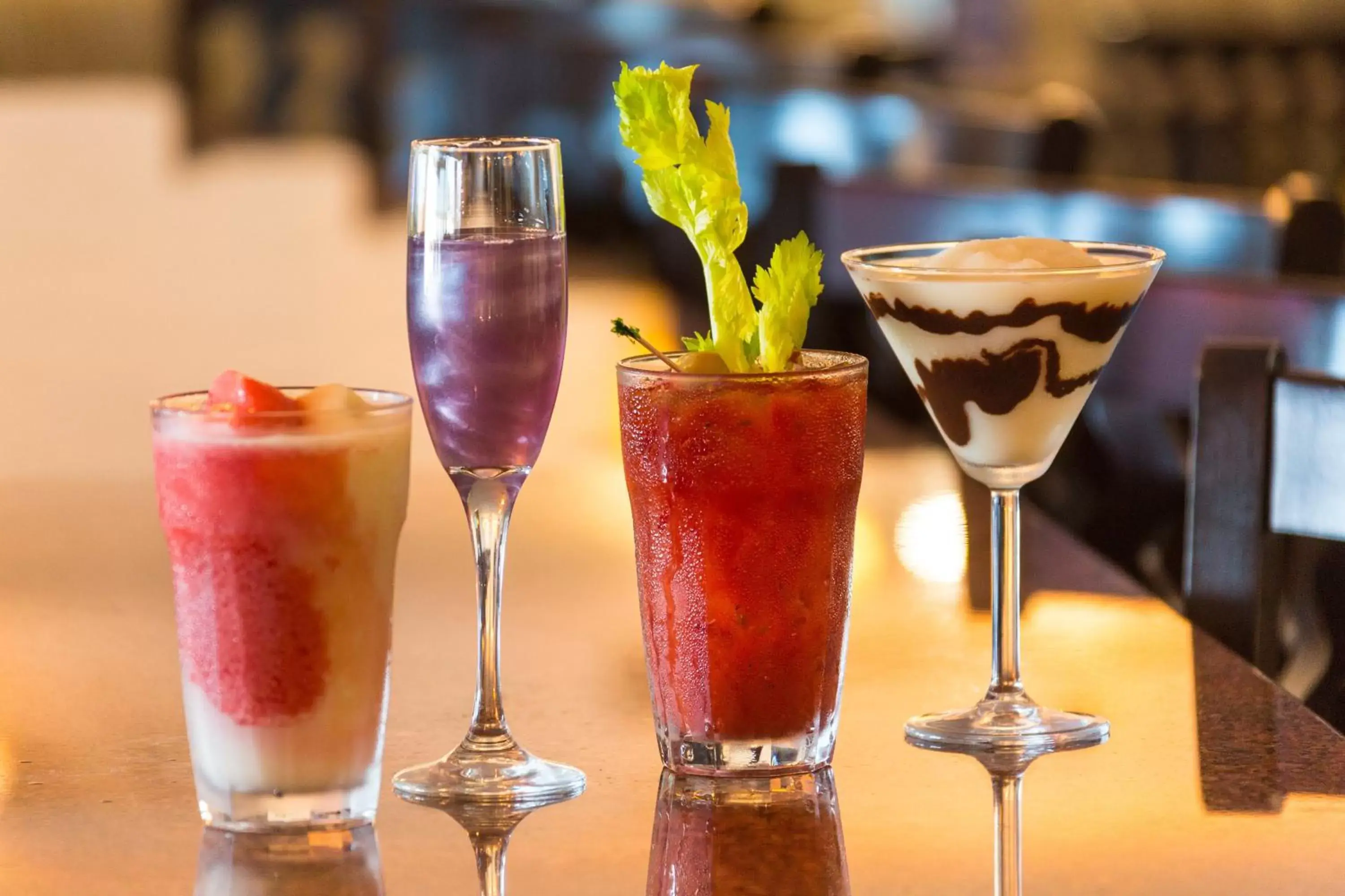 Lounge or bar, Drinks in Holiday Inn Resort Daytona Beach Oceanfront, an IHG Hotel