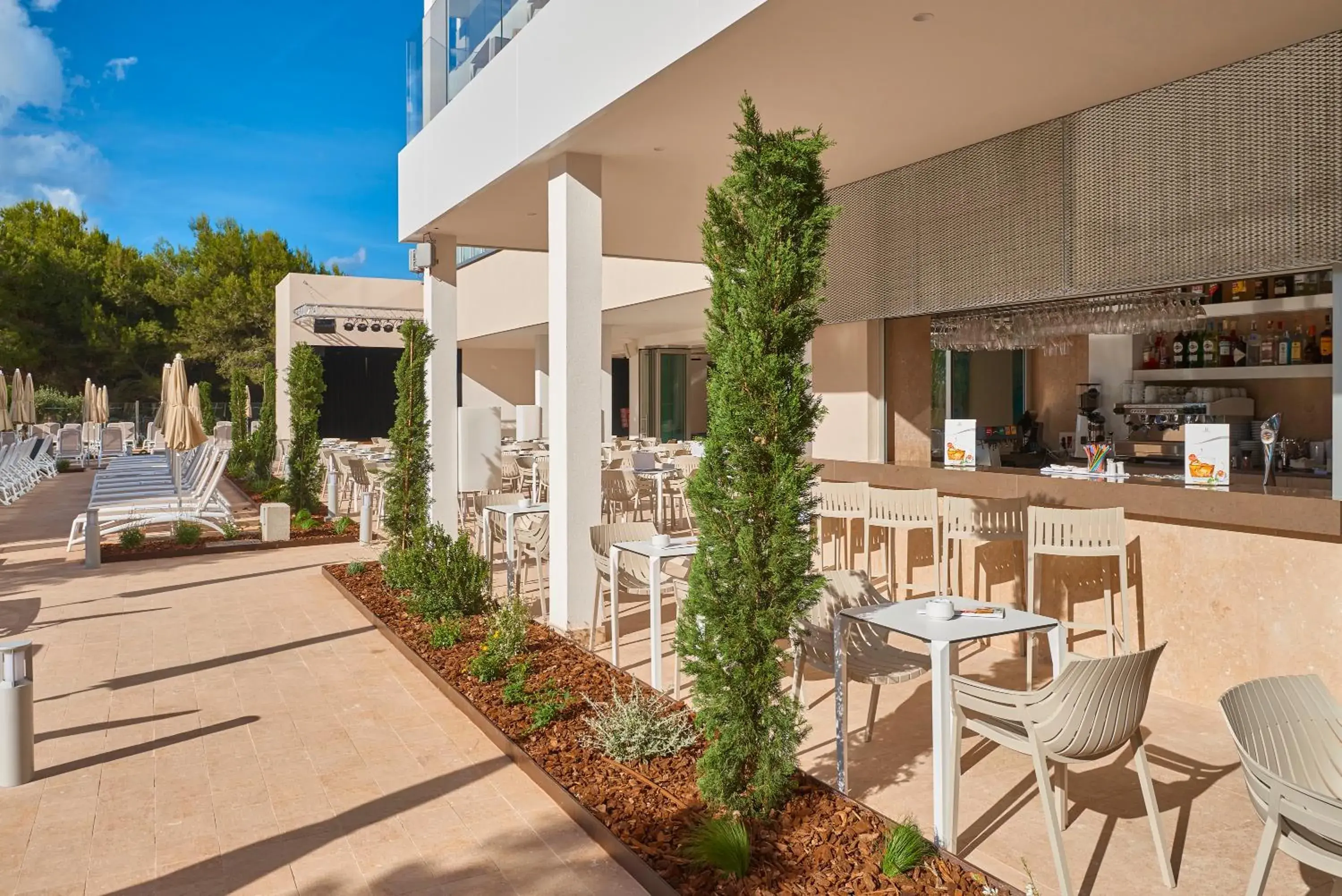 Lounge or bar in Hipotels Bahia Cala Millor