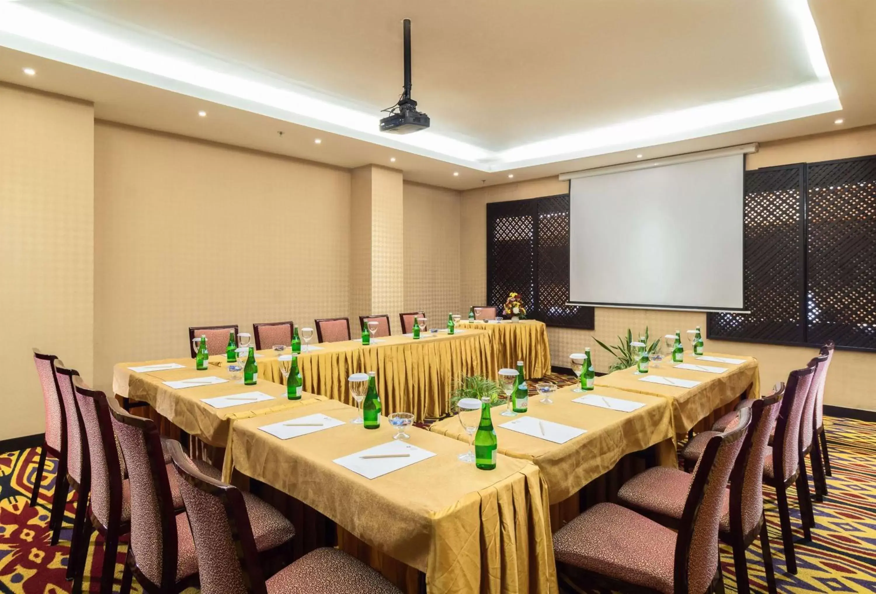 Meeting/conference room in Best Western Plus Makassar Beach