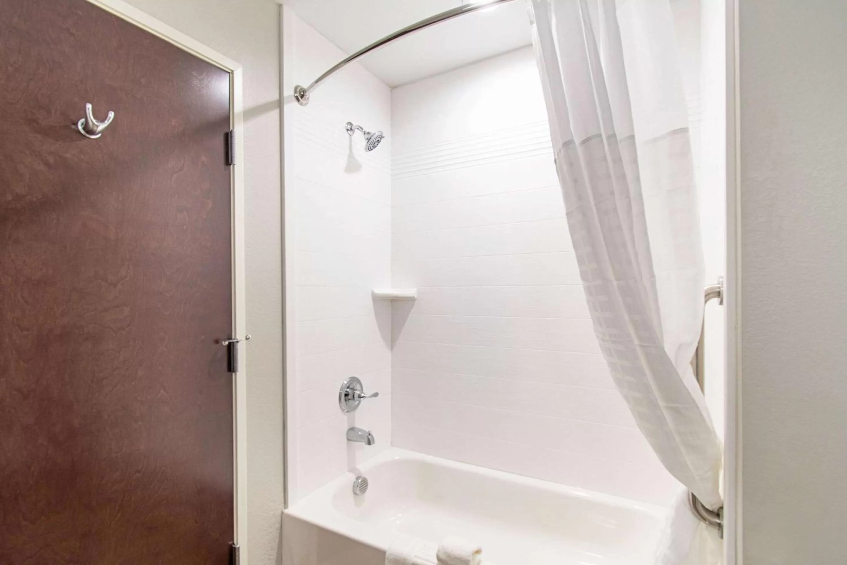 Bathroom in Comfort Suites Humble Houston IAH