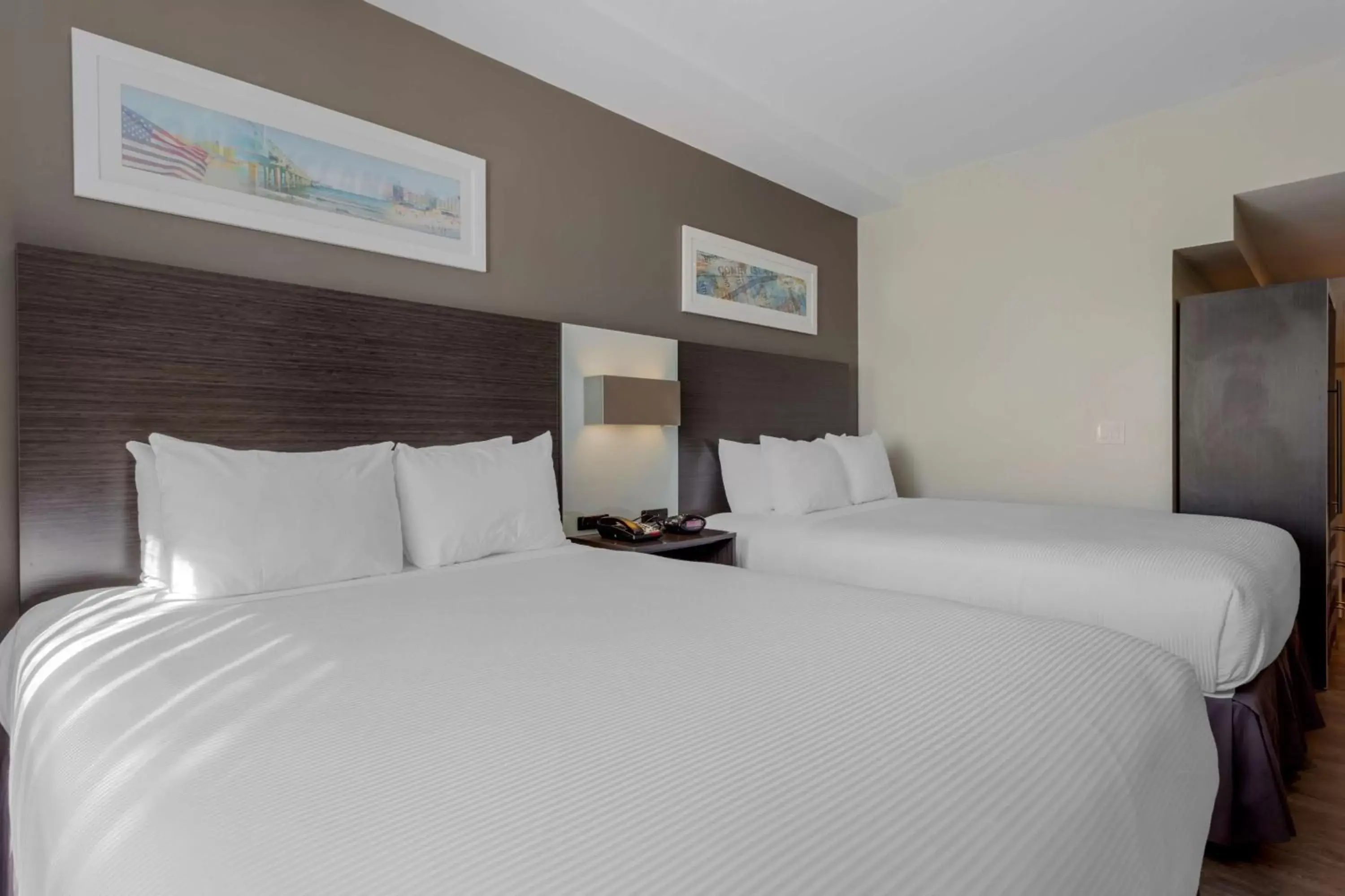 Queen Room with Two Queen Beds with Roll-In Shower - Disability Access in Best Western Plus Brooklyn Bay Hotel Queen Room with Two Queen Beds with Roll-In Shower - Disability Access in Best Western Plus Brooklyn Bay Hotel