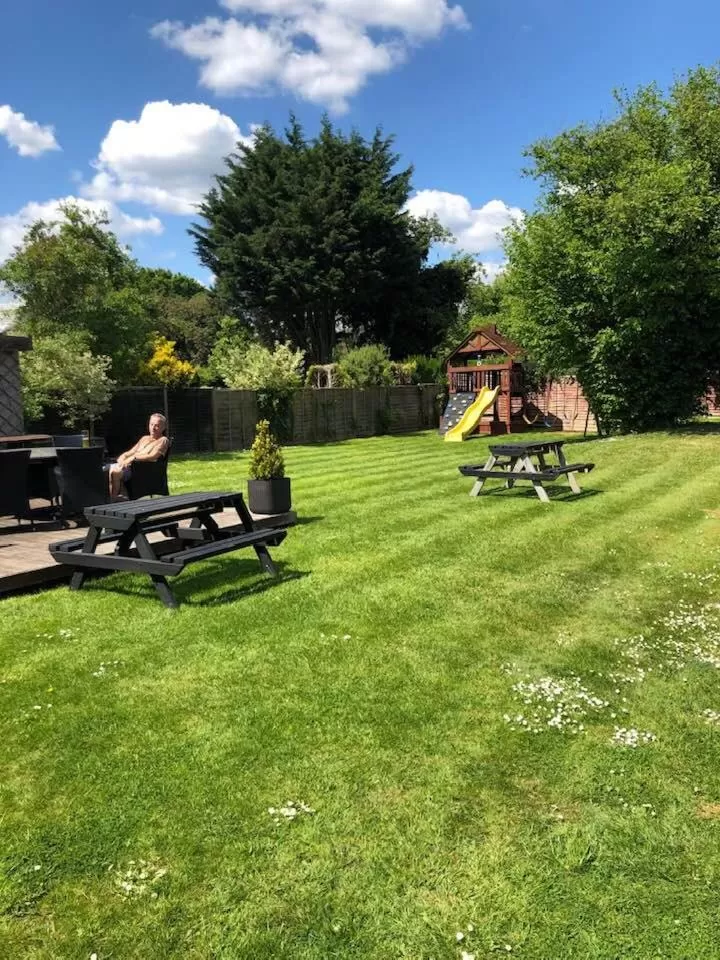 Garden in The Holroyd Arms