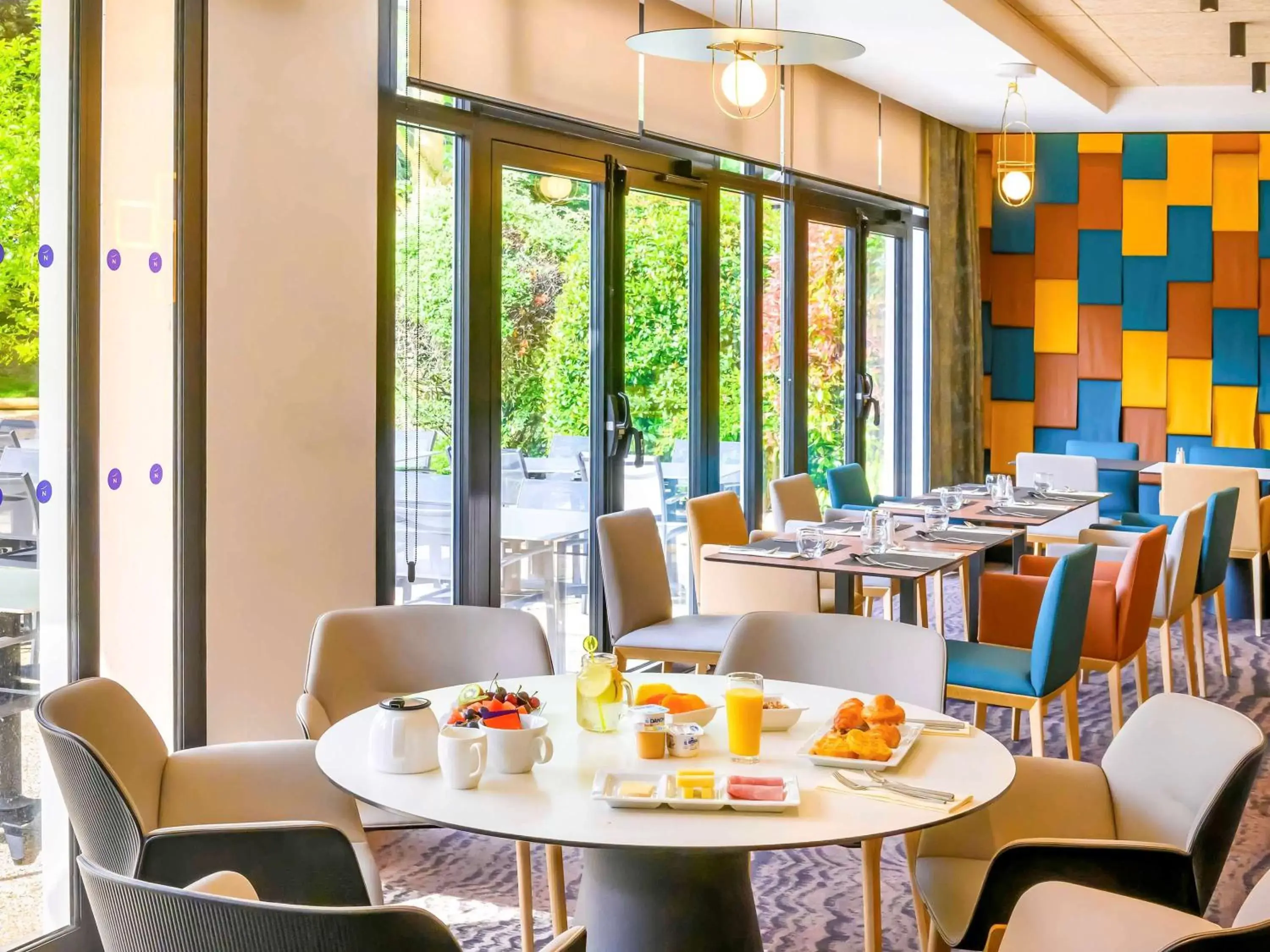 Restaurant/Places to Eat in Novotel Beaune