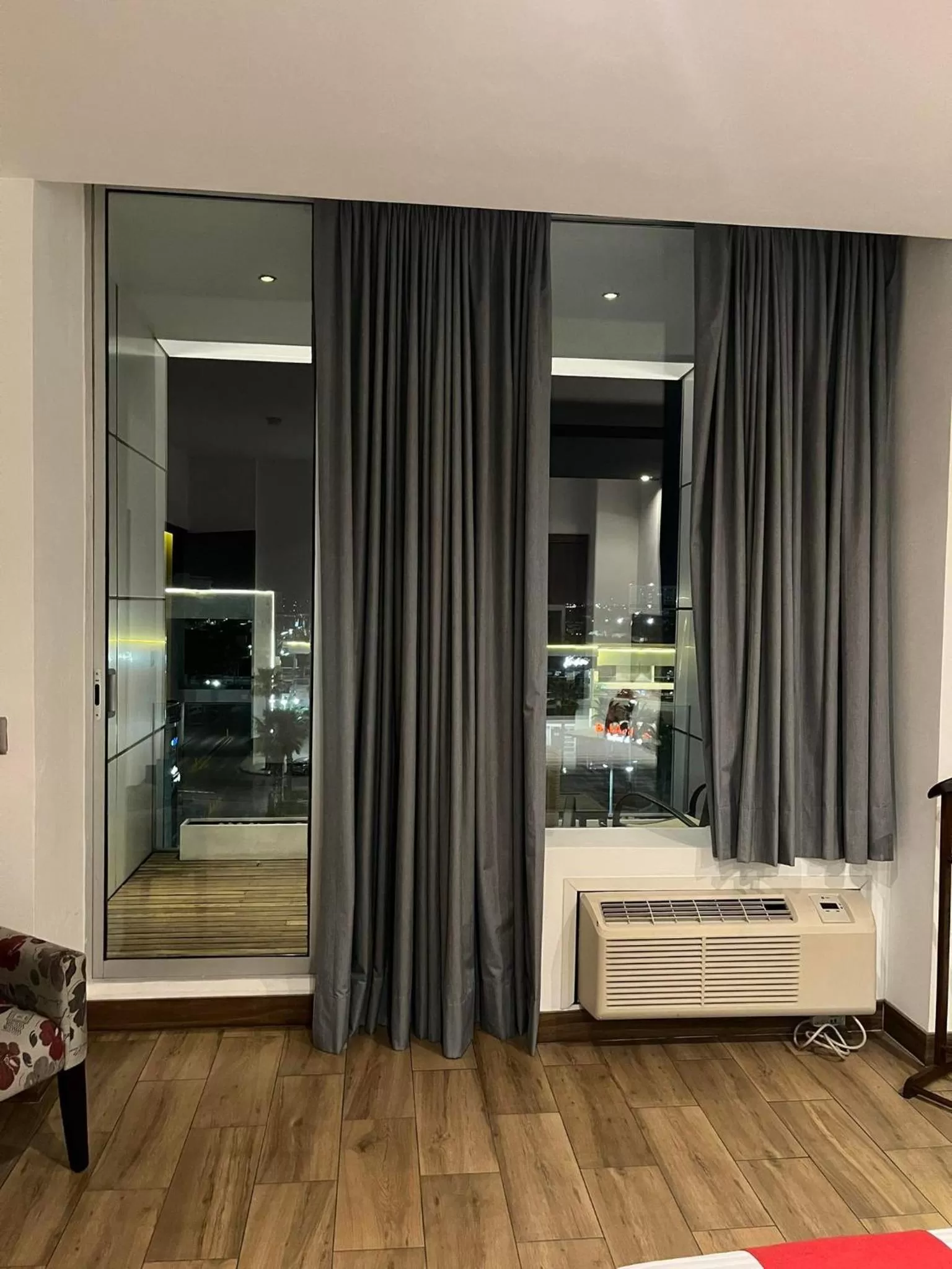 Photo of the whole room, Bed in Zújmú Business Boutique Hotel