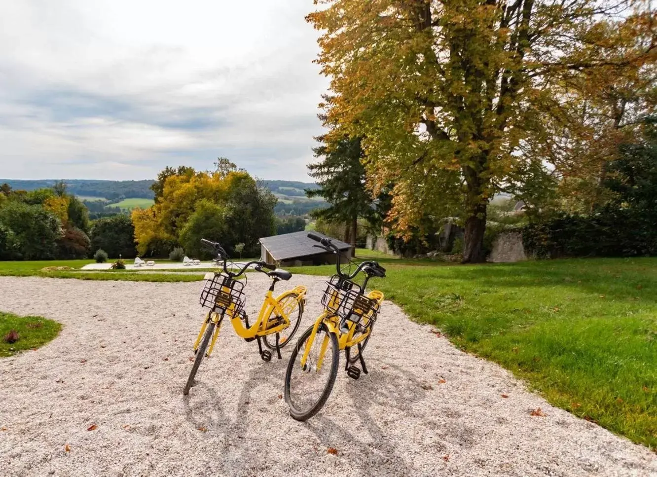 Cycling in Demeure de la Garenne