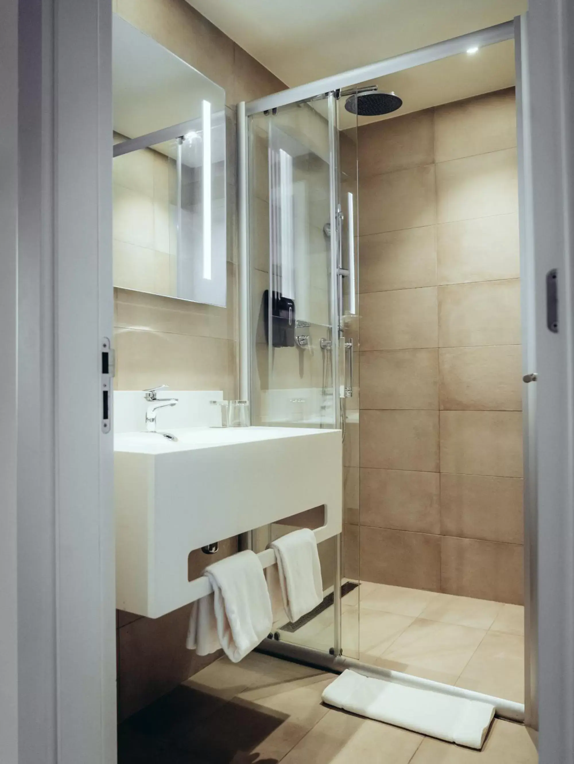 Shower, Bathroom in ONOMO Hotel Casablanca Sidi Maarouf