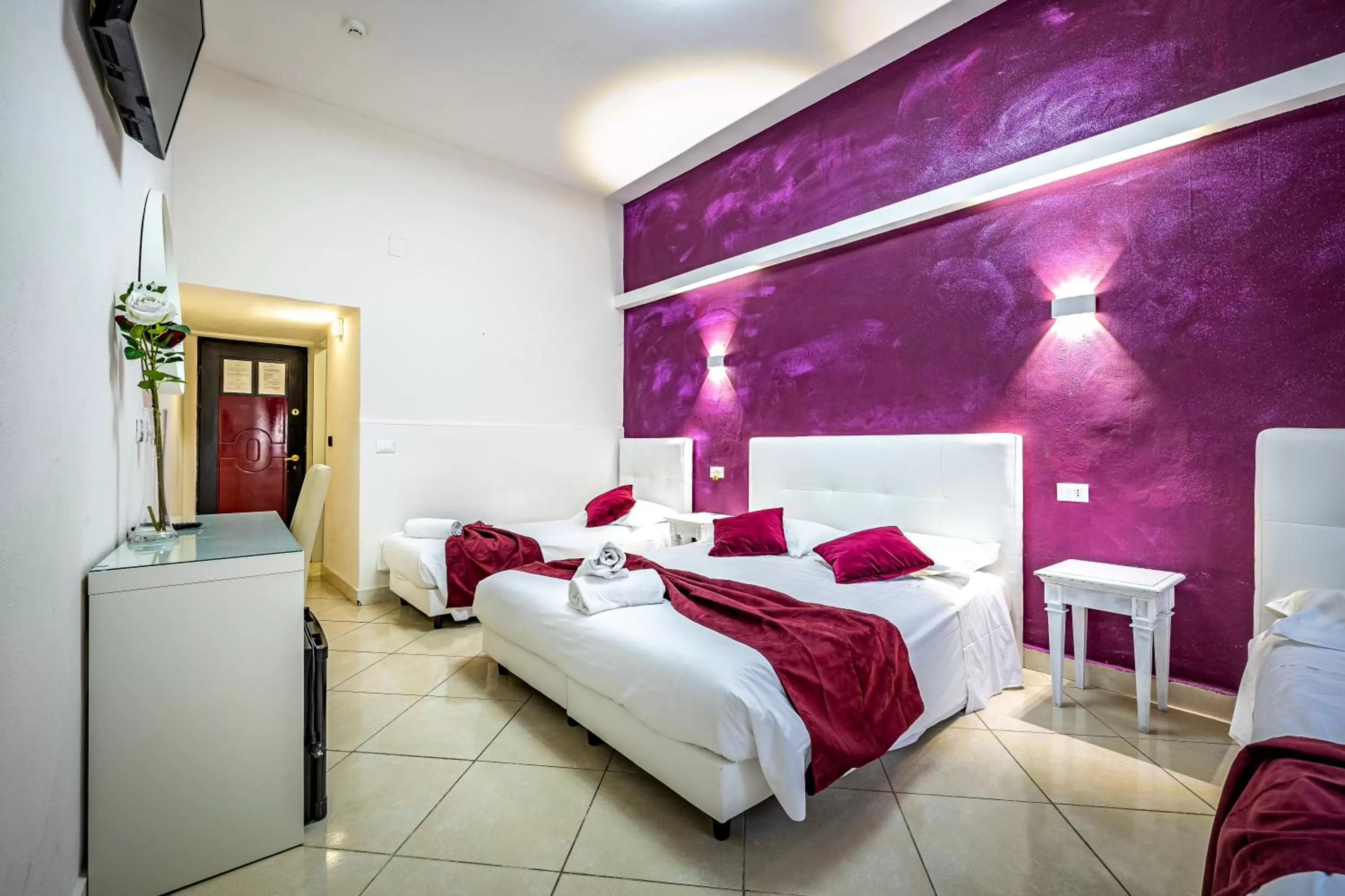 Bedroom, Bed in HOTEL VENETO con accesso ZTL