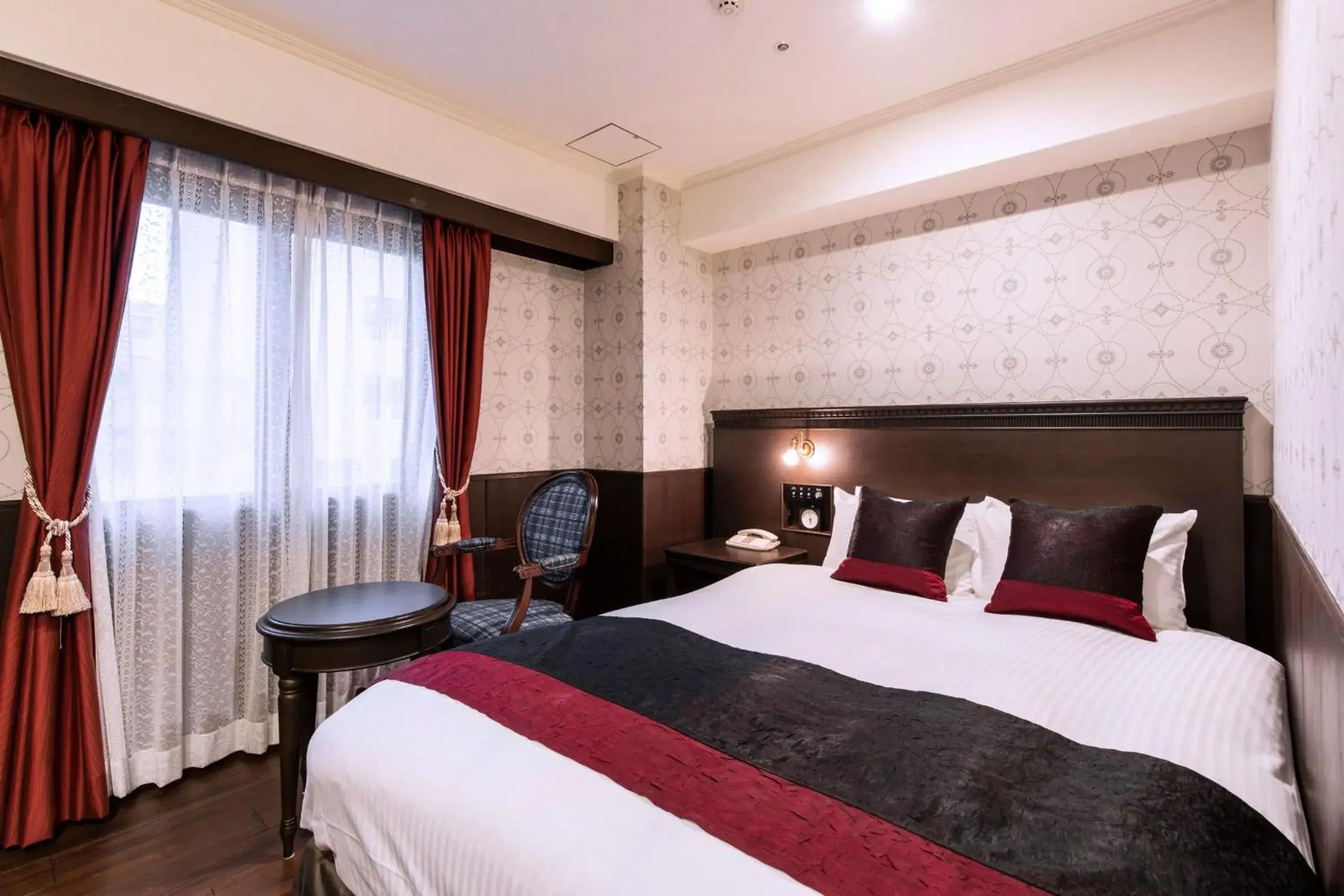 Photo of the whole room, Bed in Kobe Tor Road Hotel Sanraku