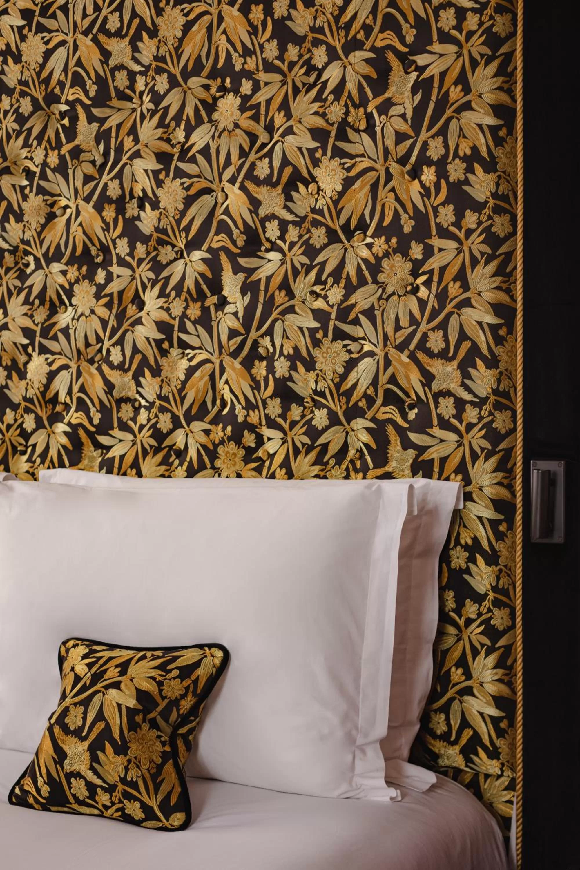 Bed in L'oscar London