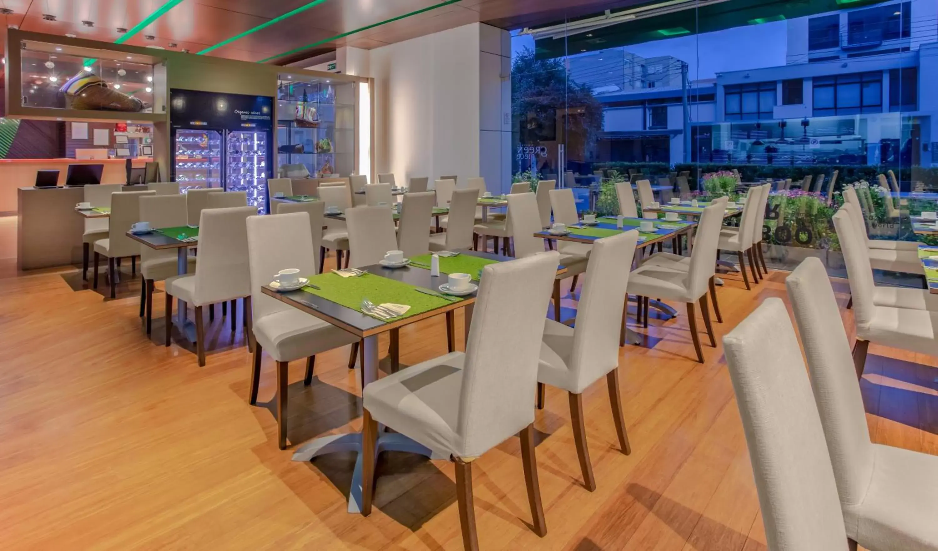 Restaurant/Places to Eat in Biohotel Organic Suites