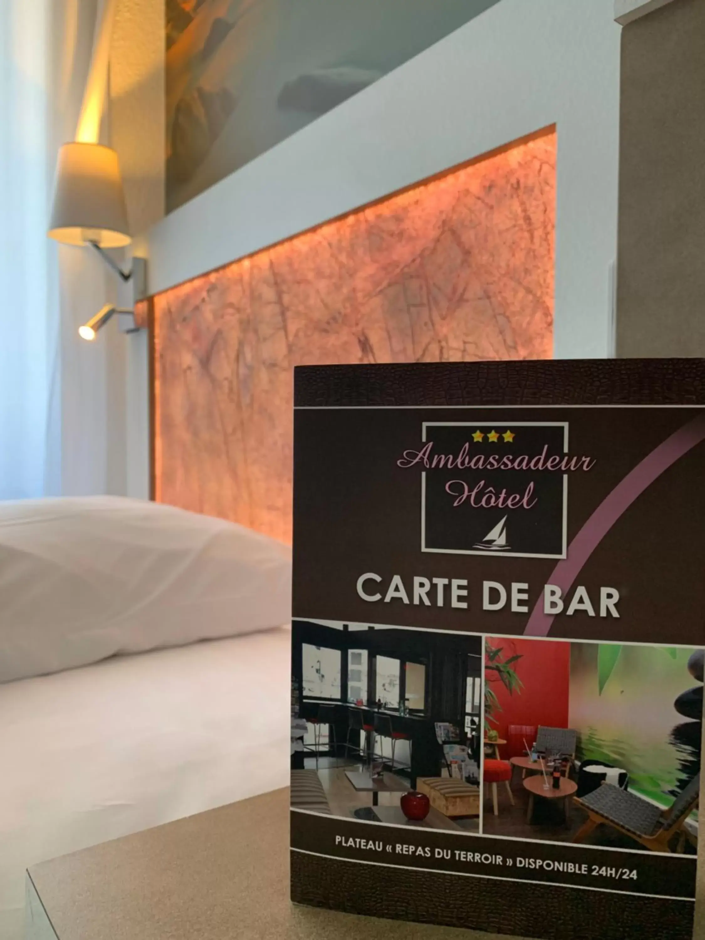 Lounge or bar in Ambassadeur Hotel - Cherbourg Port de Plaisance