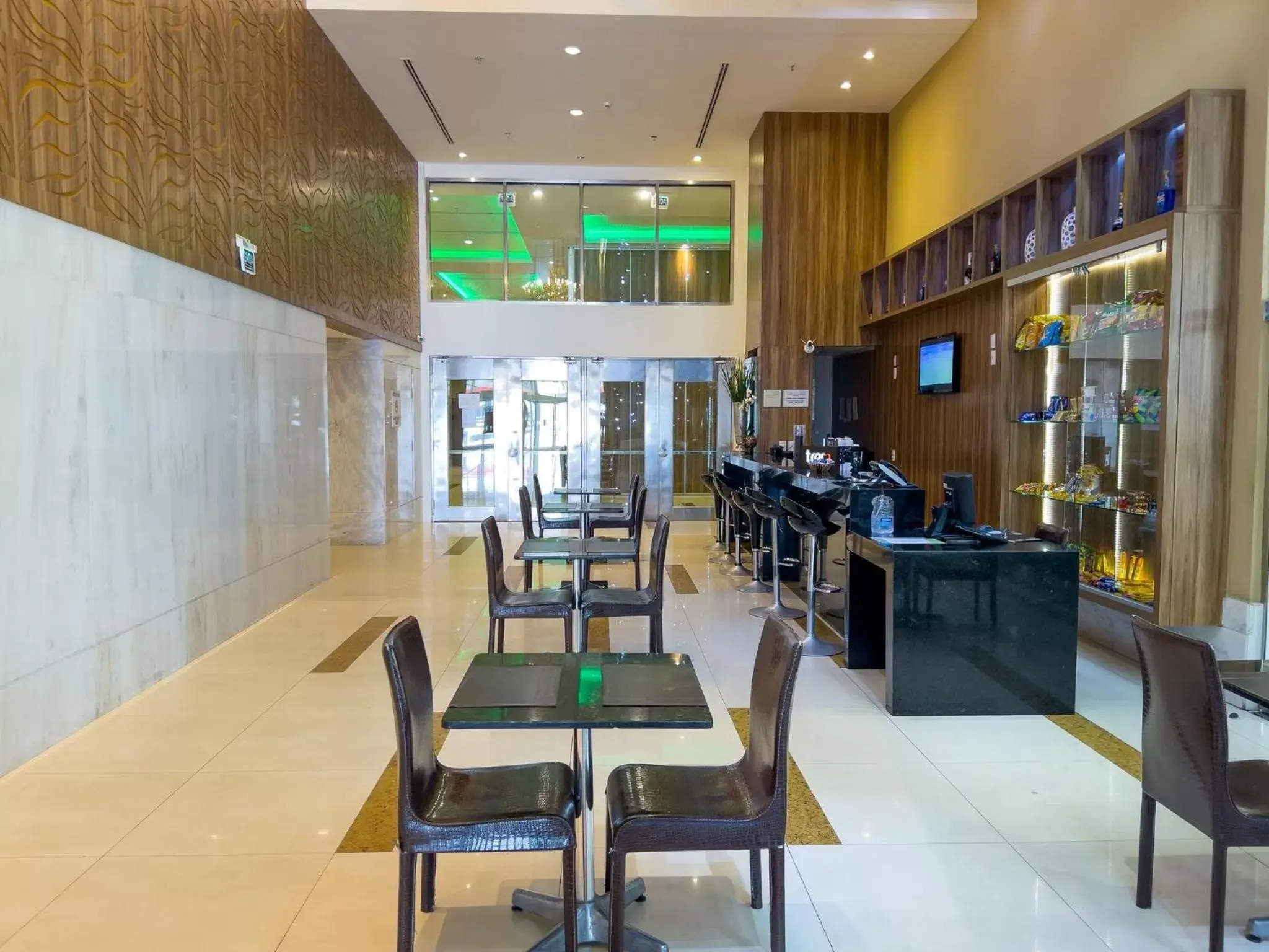 Lounge or bar, Restaurant/Places to Eat in Holiday Inn Natal, an IHG Hotel