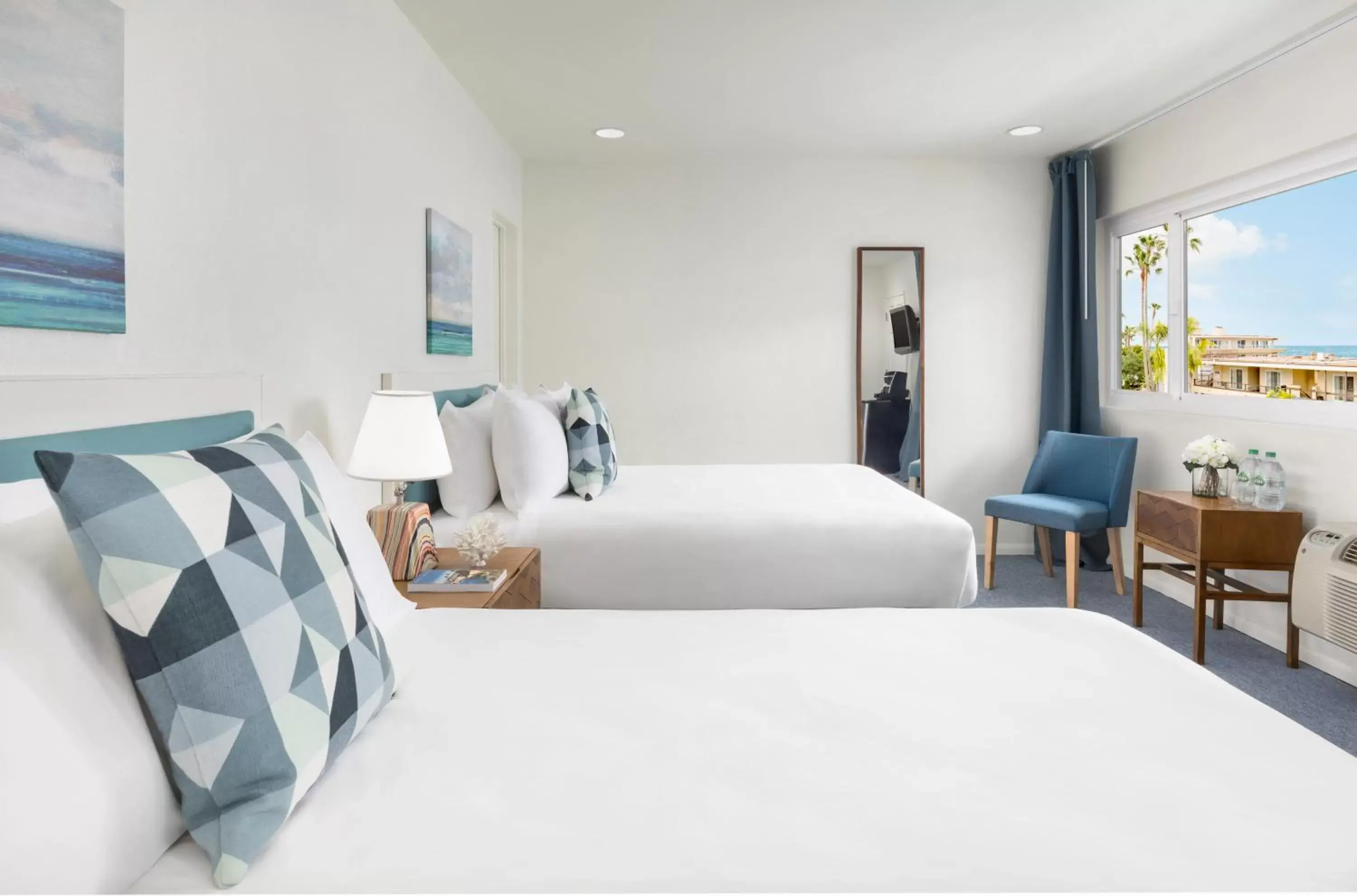 Photo of the whole room, Bed in Pacific Edge Hotel on Laguna Beach Photo of the whole room, Bed in Pacific Edge Hotel on Laguna Beach