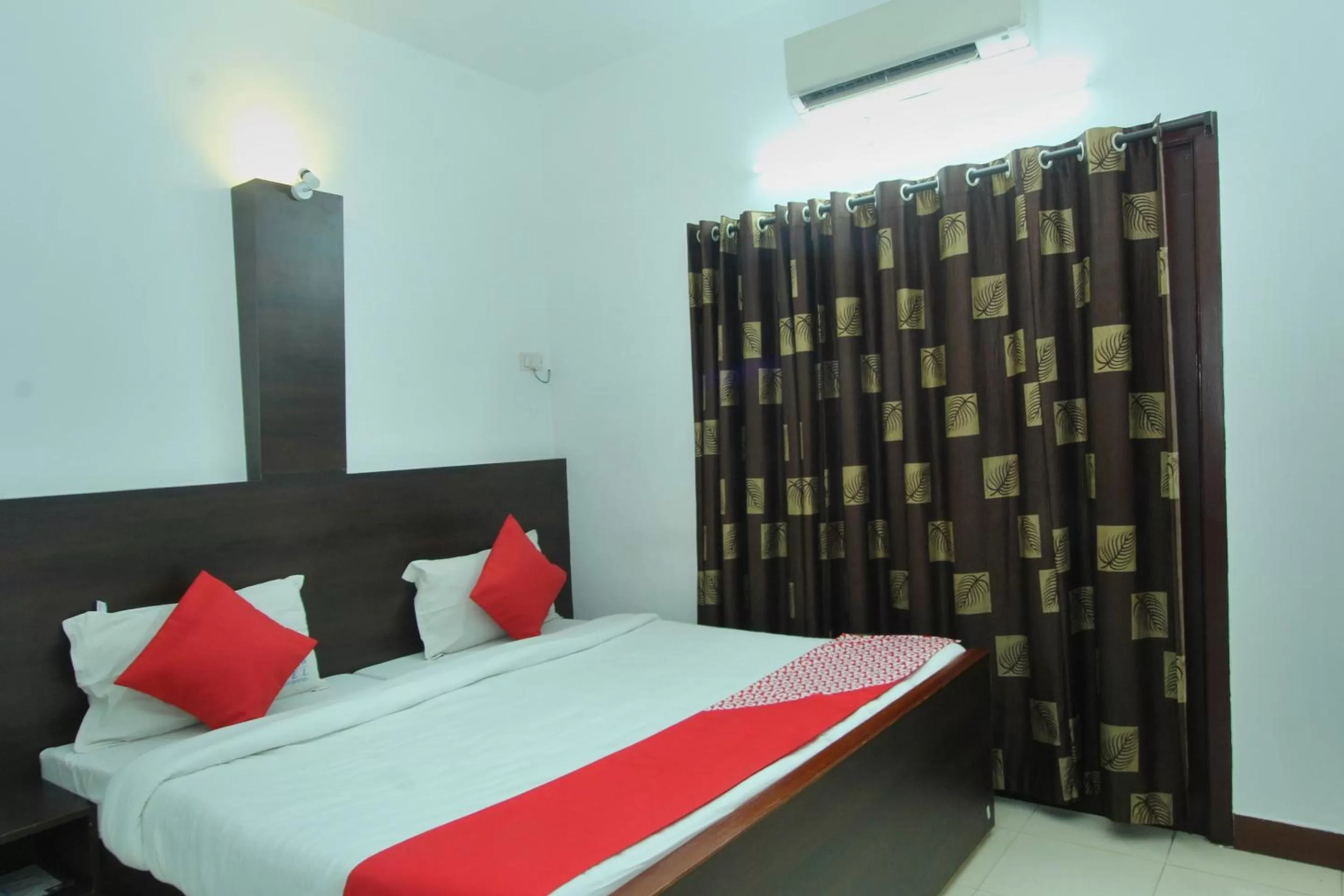 Bed in Lake View Hotel