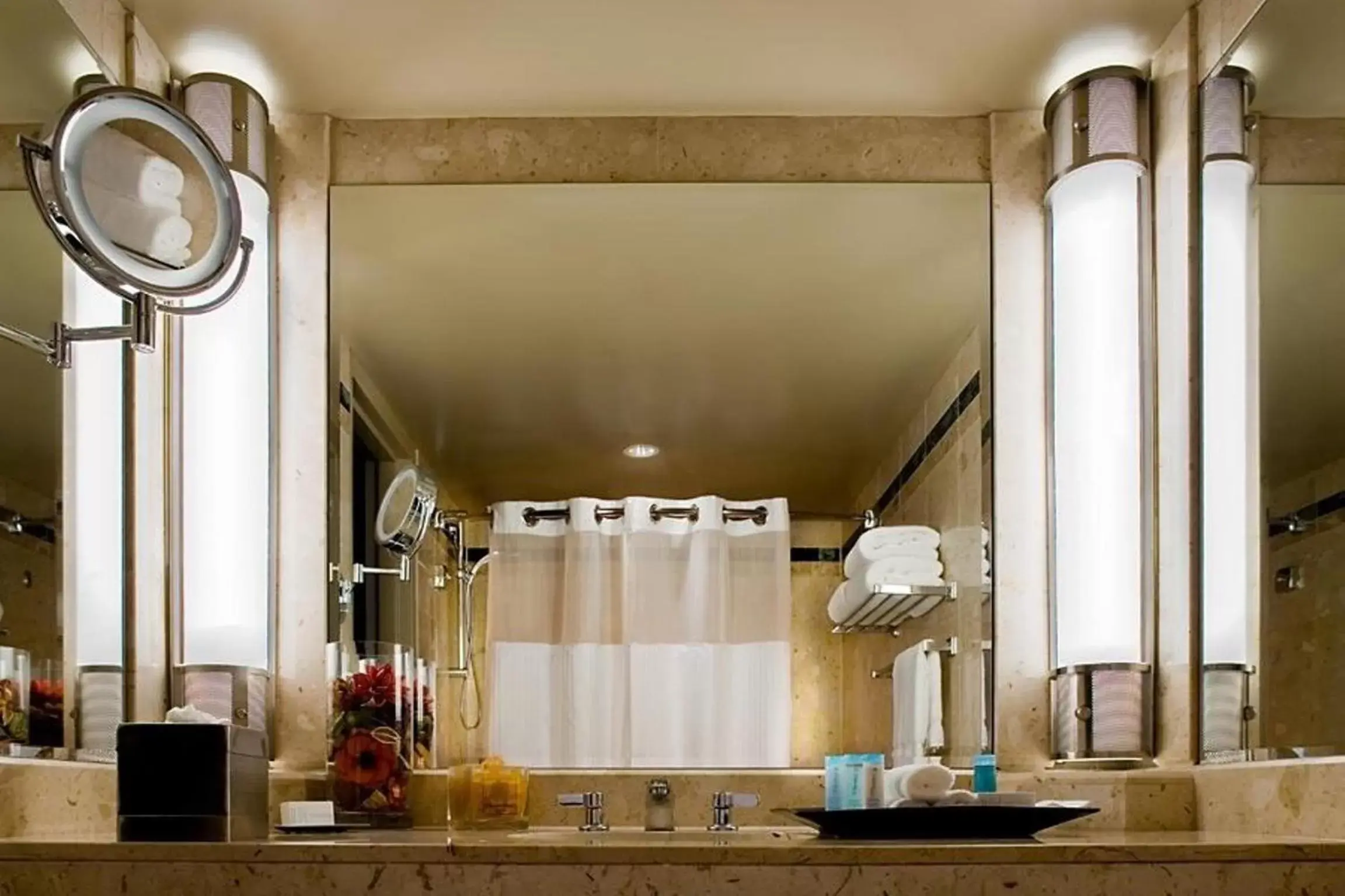 Bathroom in Hotel Bonaventure Montreal