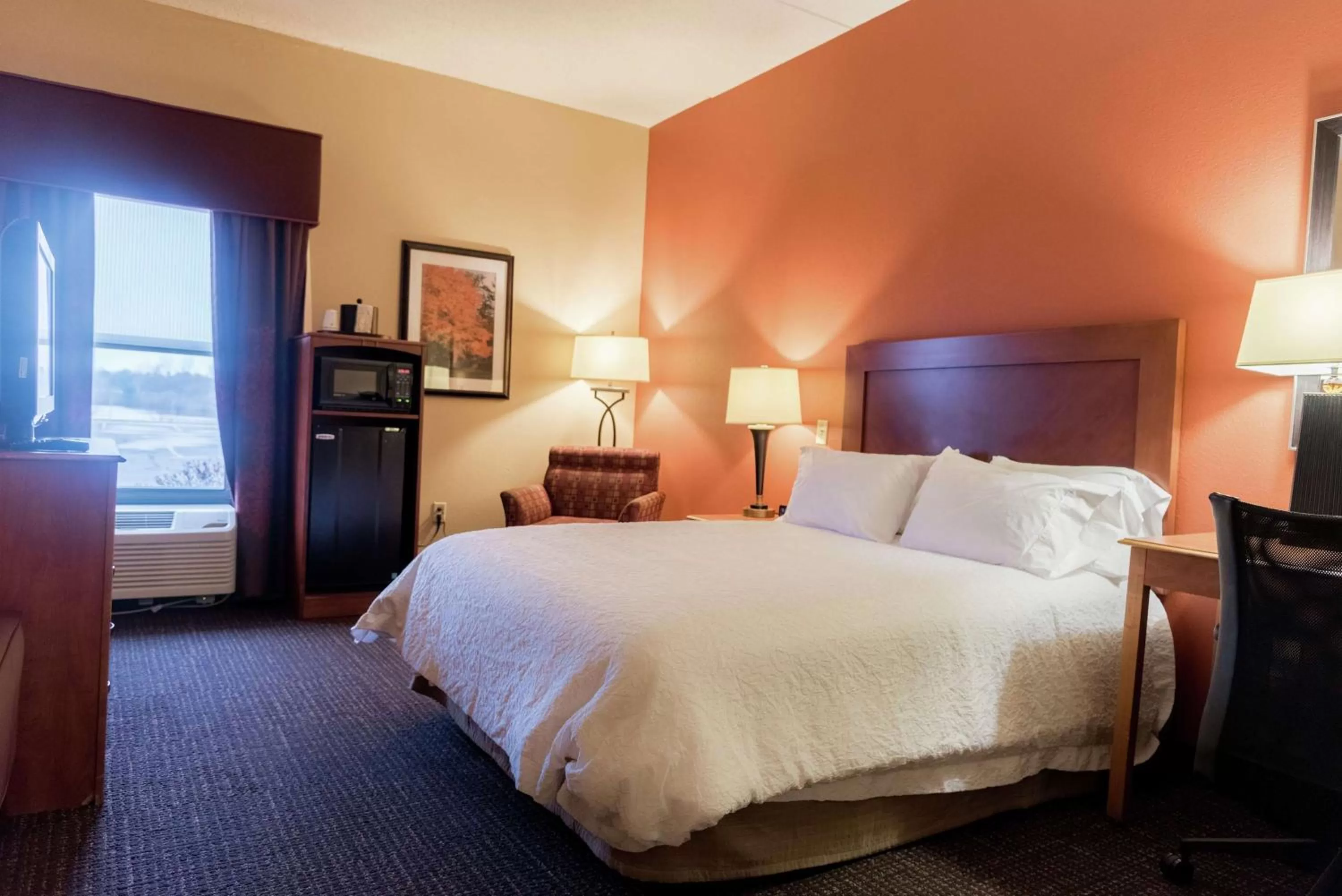 Bed in Hampton Inn Muskegon