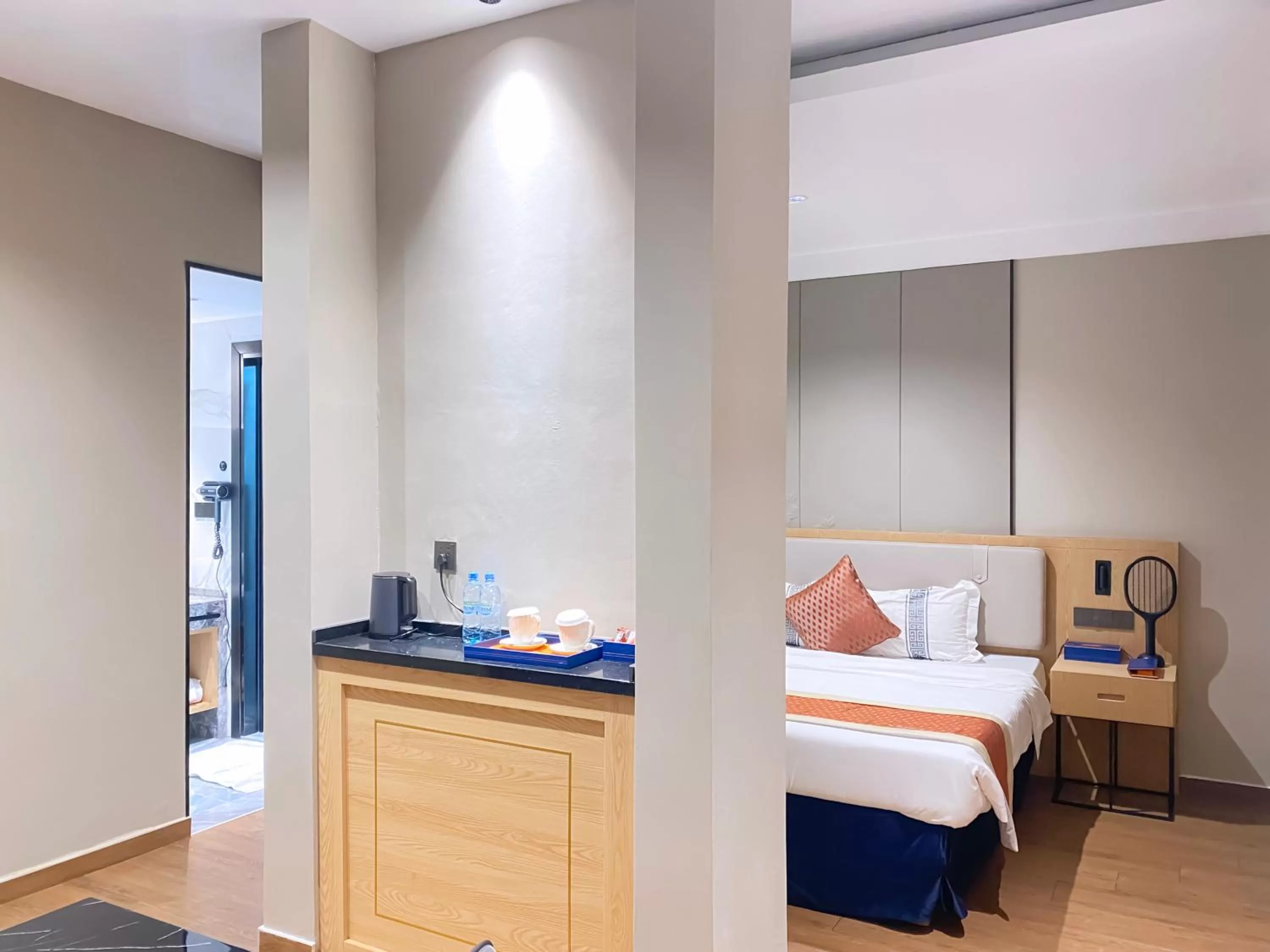 Photo of the whole room in Hôtel FAMILLE MONDIALE