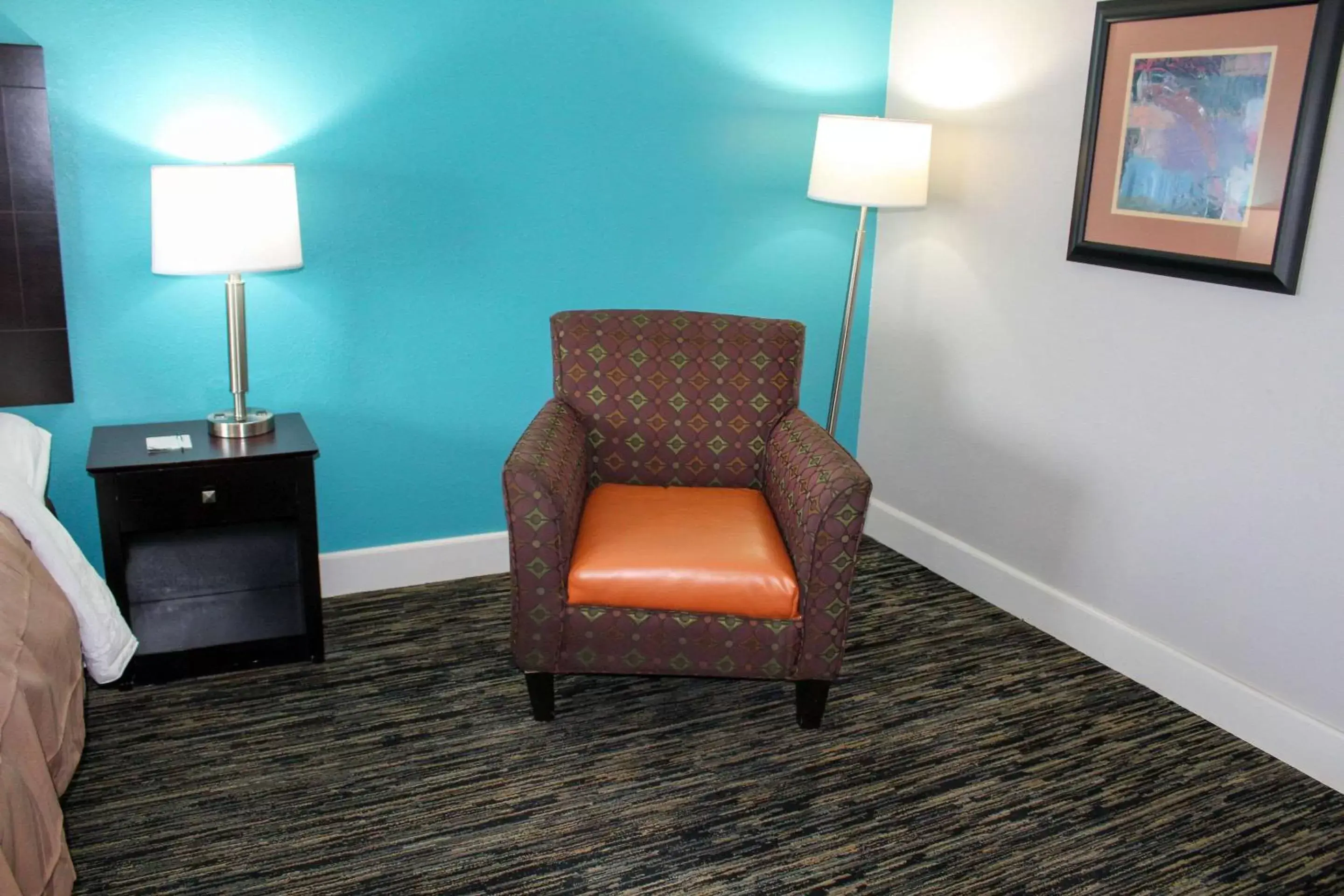 Seating Area in Quality Inn Crossville Near Cumberland Mountain State Park