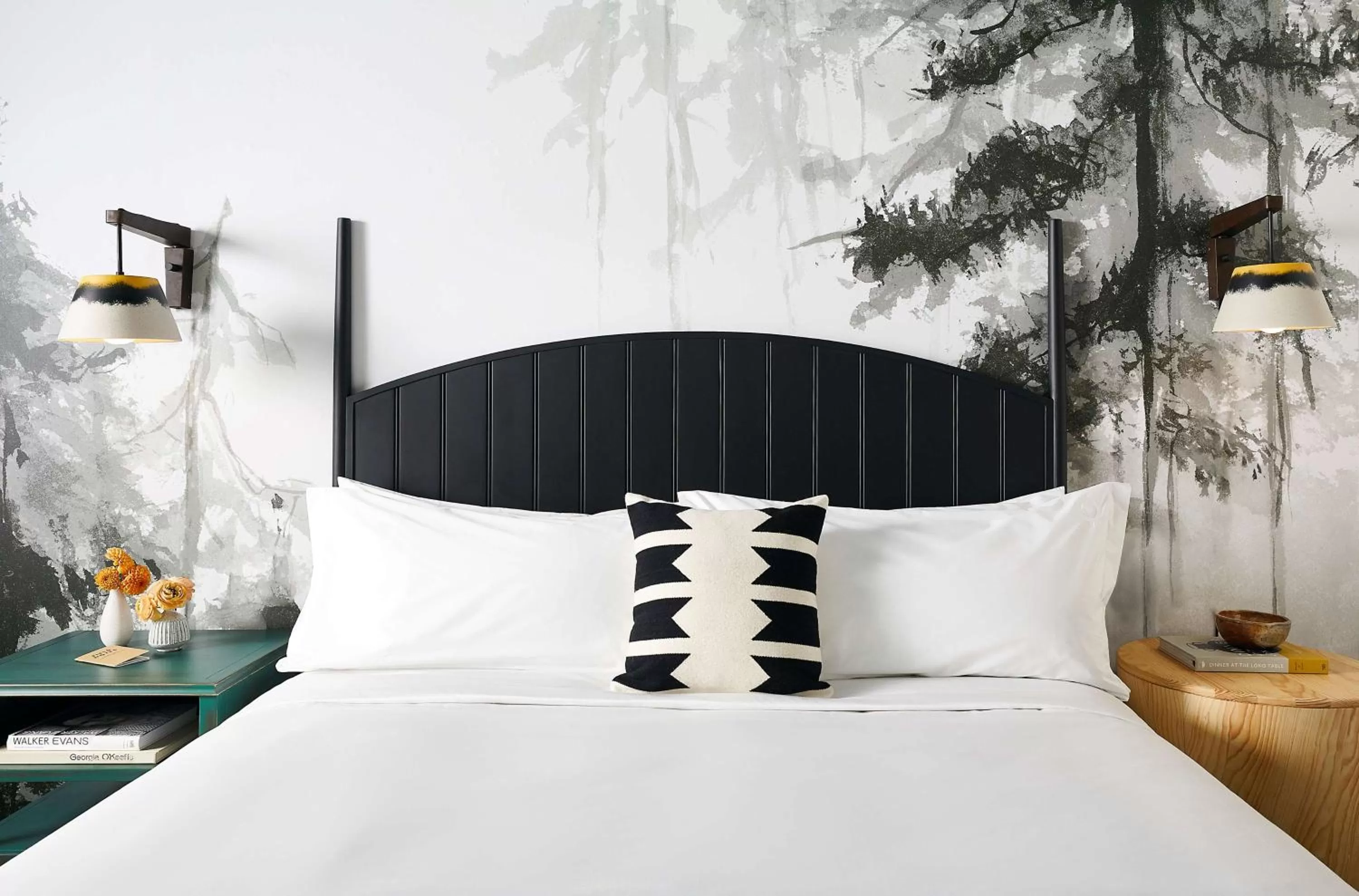 Photo of the whole room, Bed in El Capitan Hotel