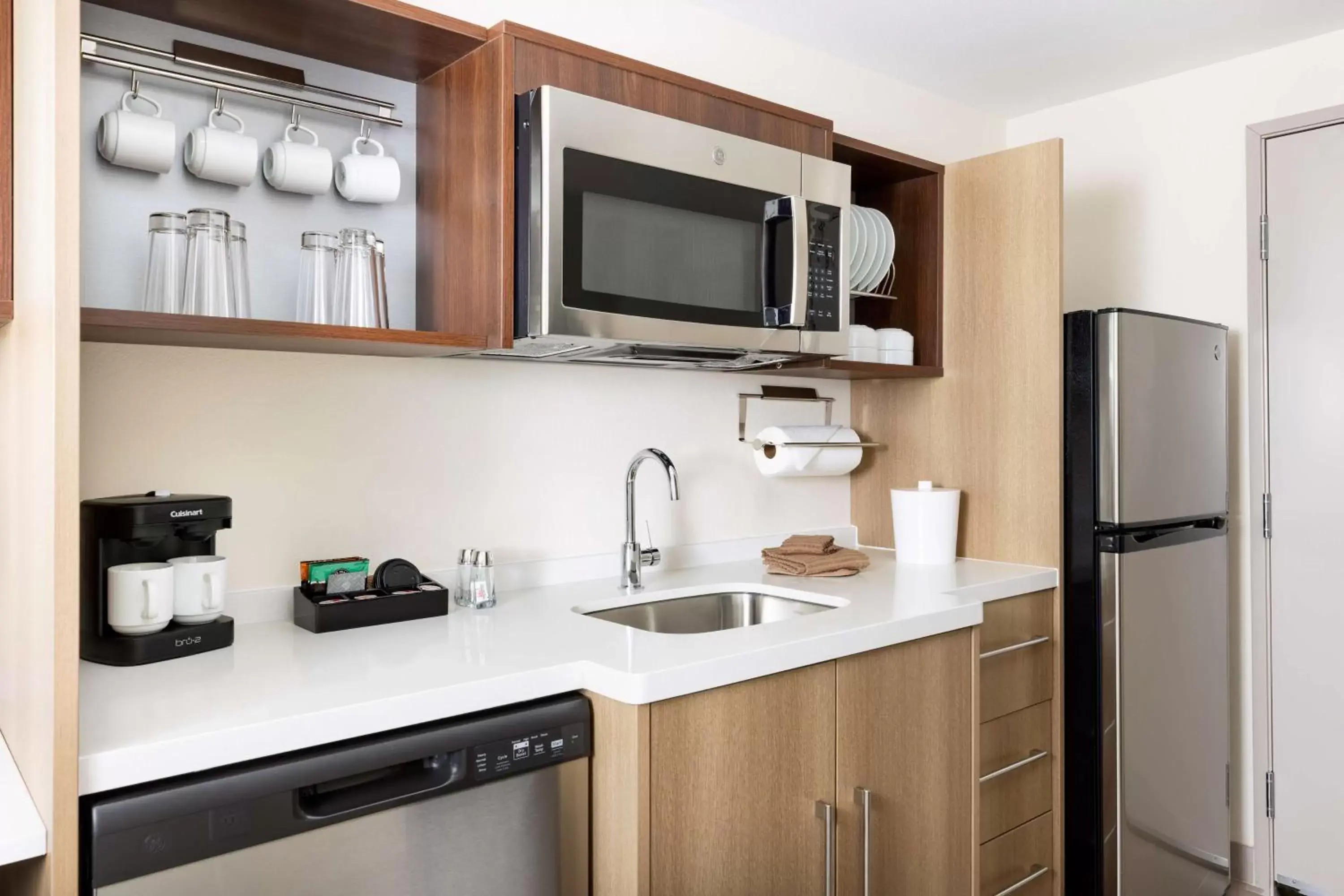 Kitchen or kitchenette, Kitchen/Kitchenette in Home2 Suites By Hilton North Scottsdale Near Mayo Clinic