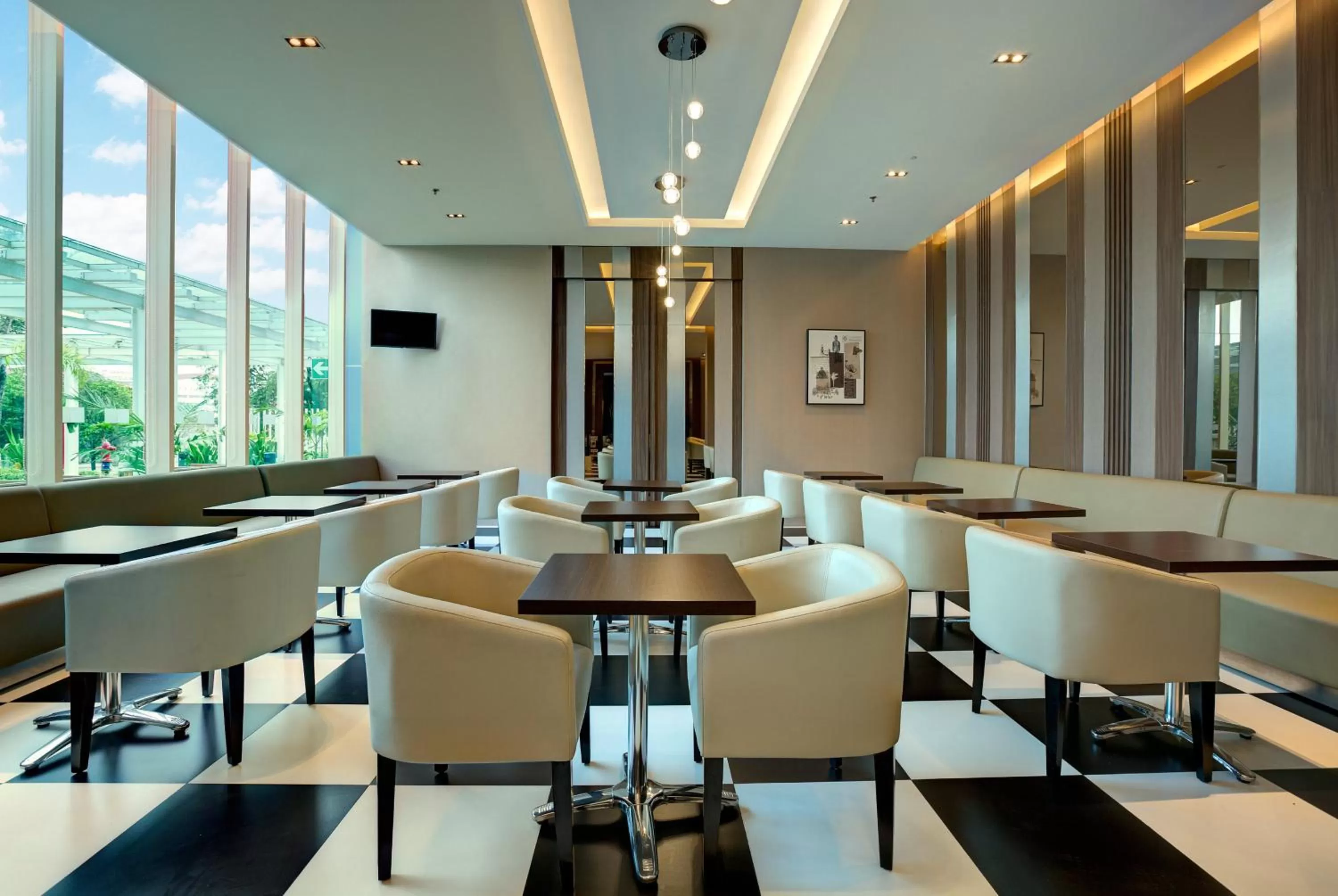 Breakfast in Holiday Inn Express Jakarta International Expo by IHG