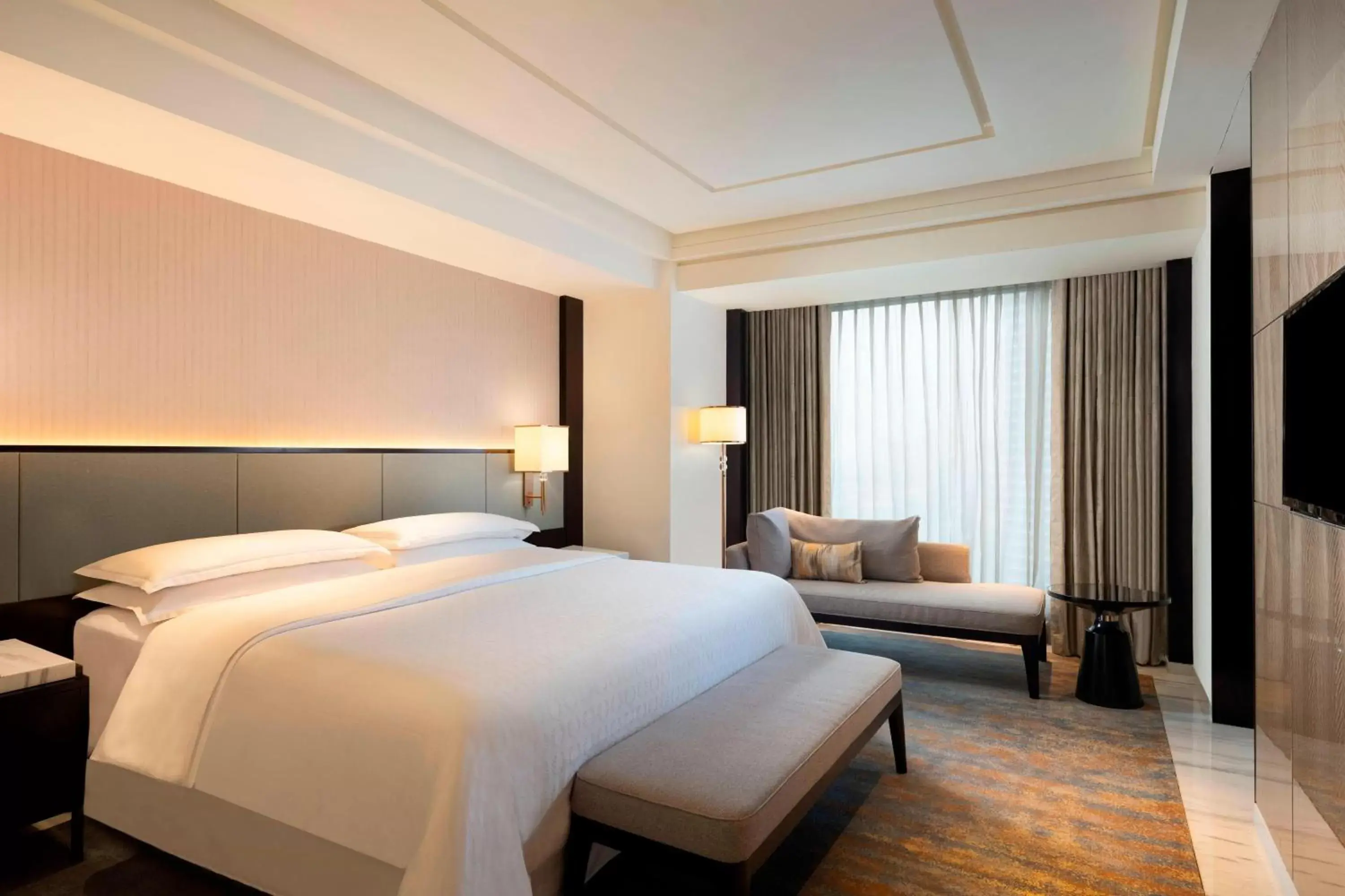 Bedroom, Bed in Sheraton Grand Jakarta Gandaria City Hotel