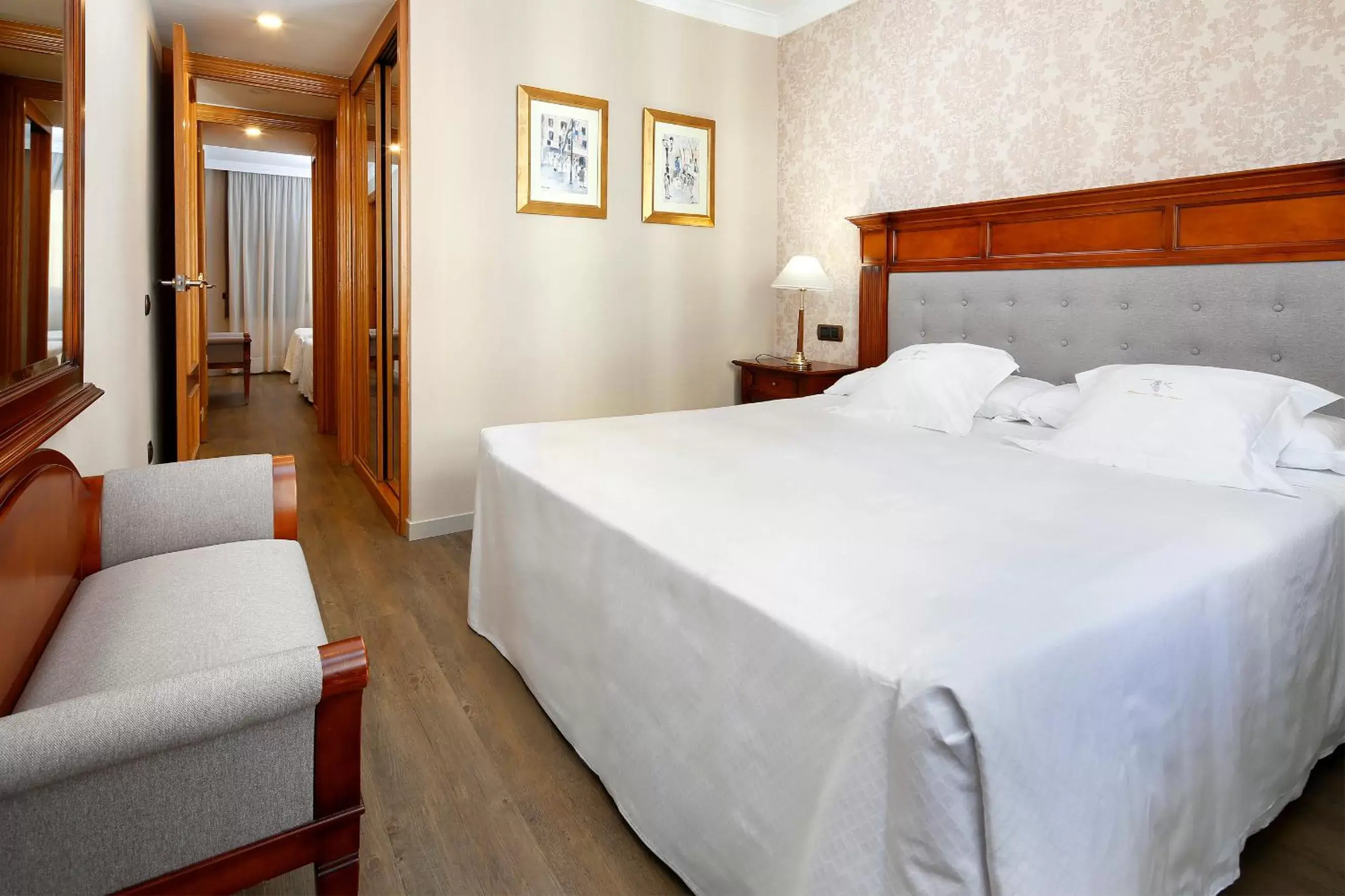 Bedroom in Apartaments-Hotel Hispanos 7 Suiza
