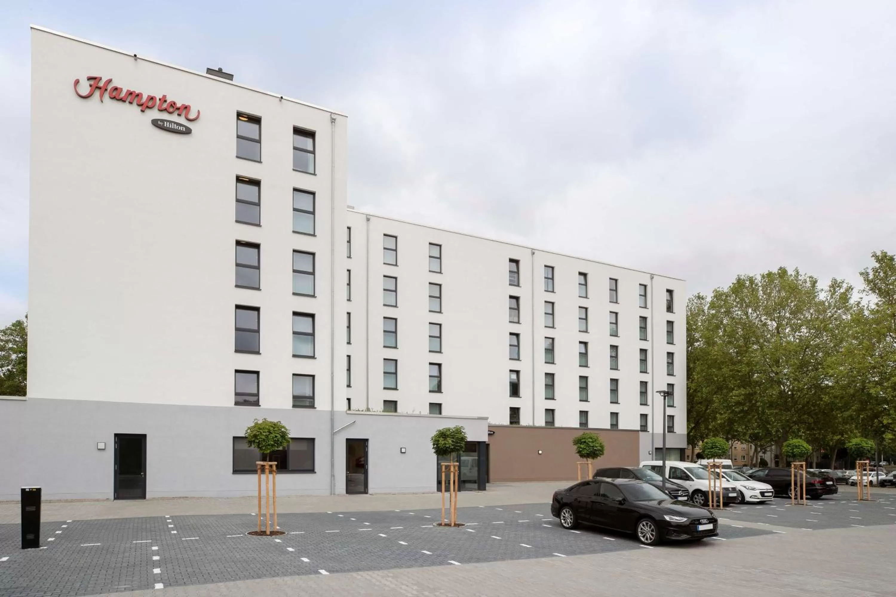 Property building in Hampton By Hilton Kaiserslautern