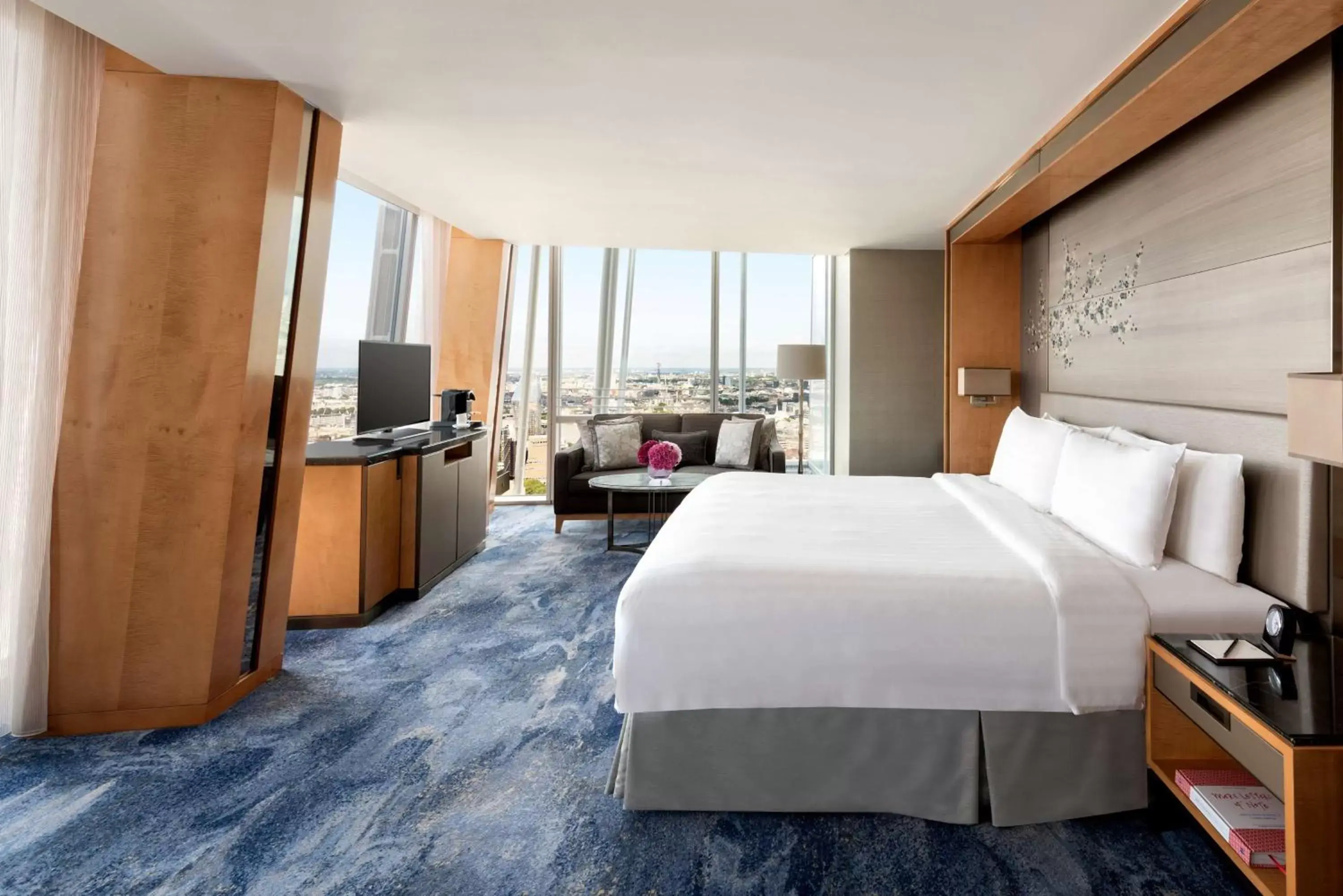Deluxe King Room with City View in Shangri-La The Shard, London