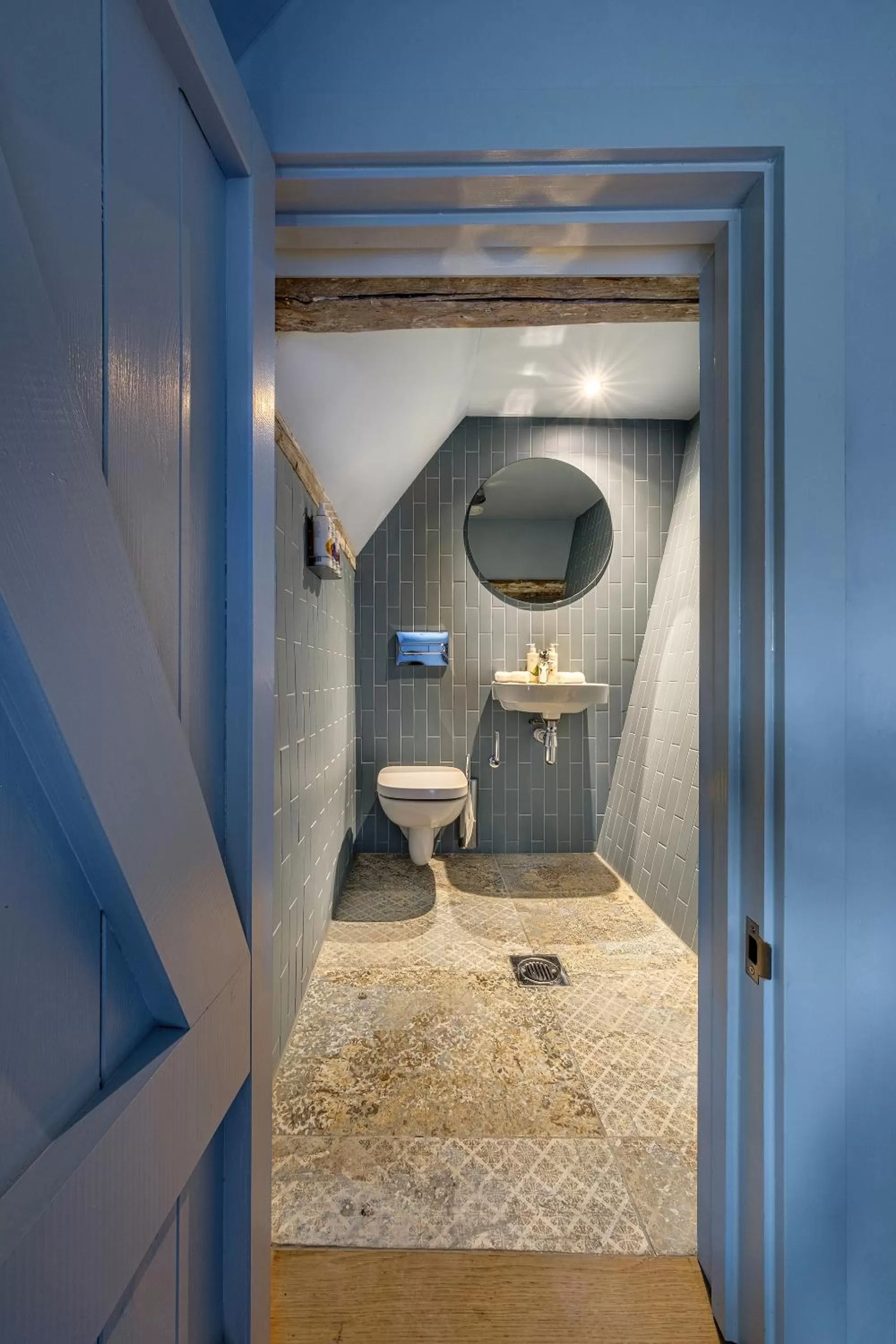 Shower in The Carpenters Arms