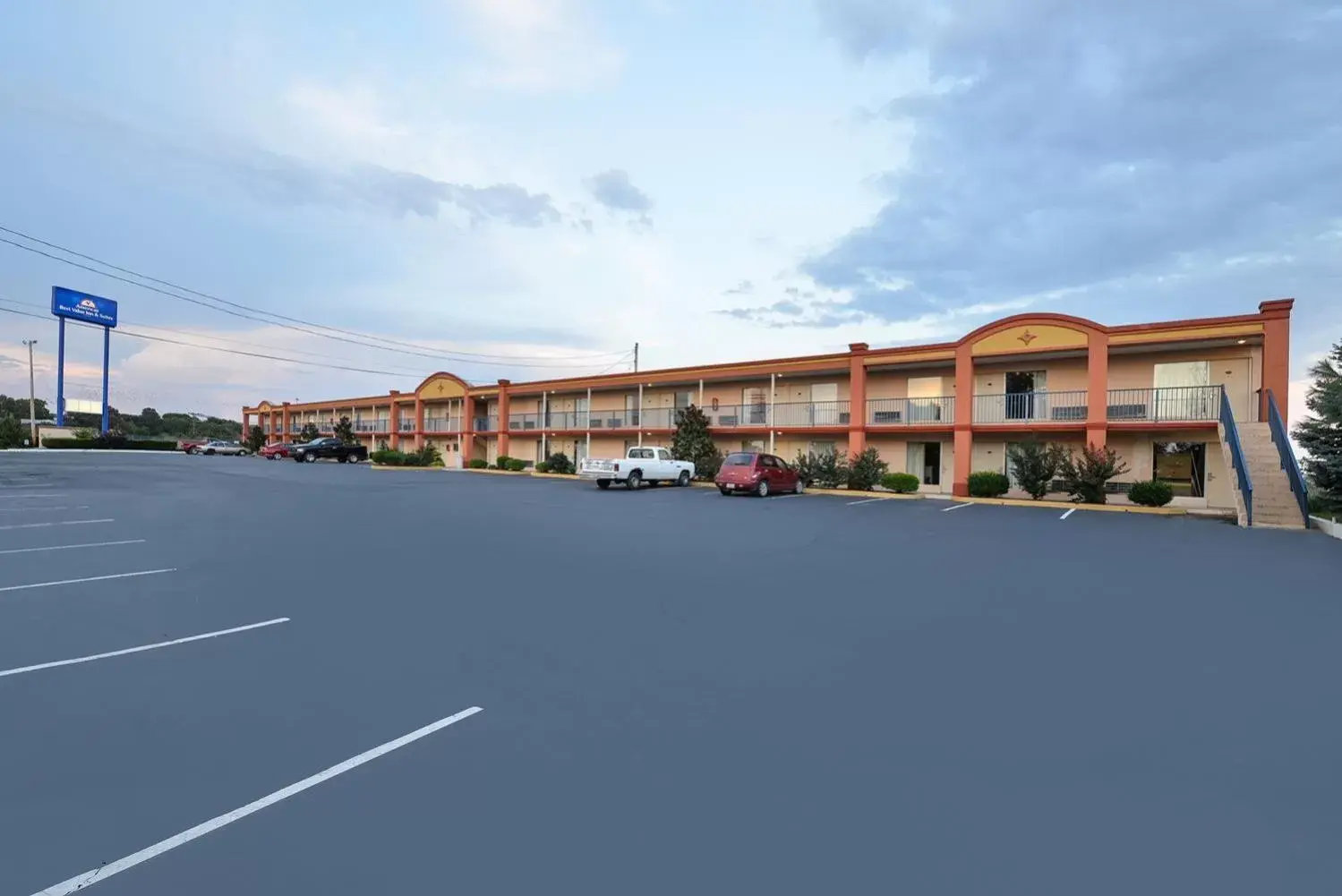 Facade/entrance, Property Building in Americas Best Value Inn & Suites Williamstown