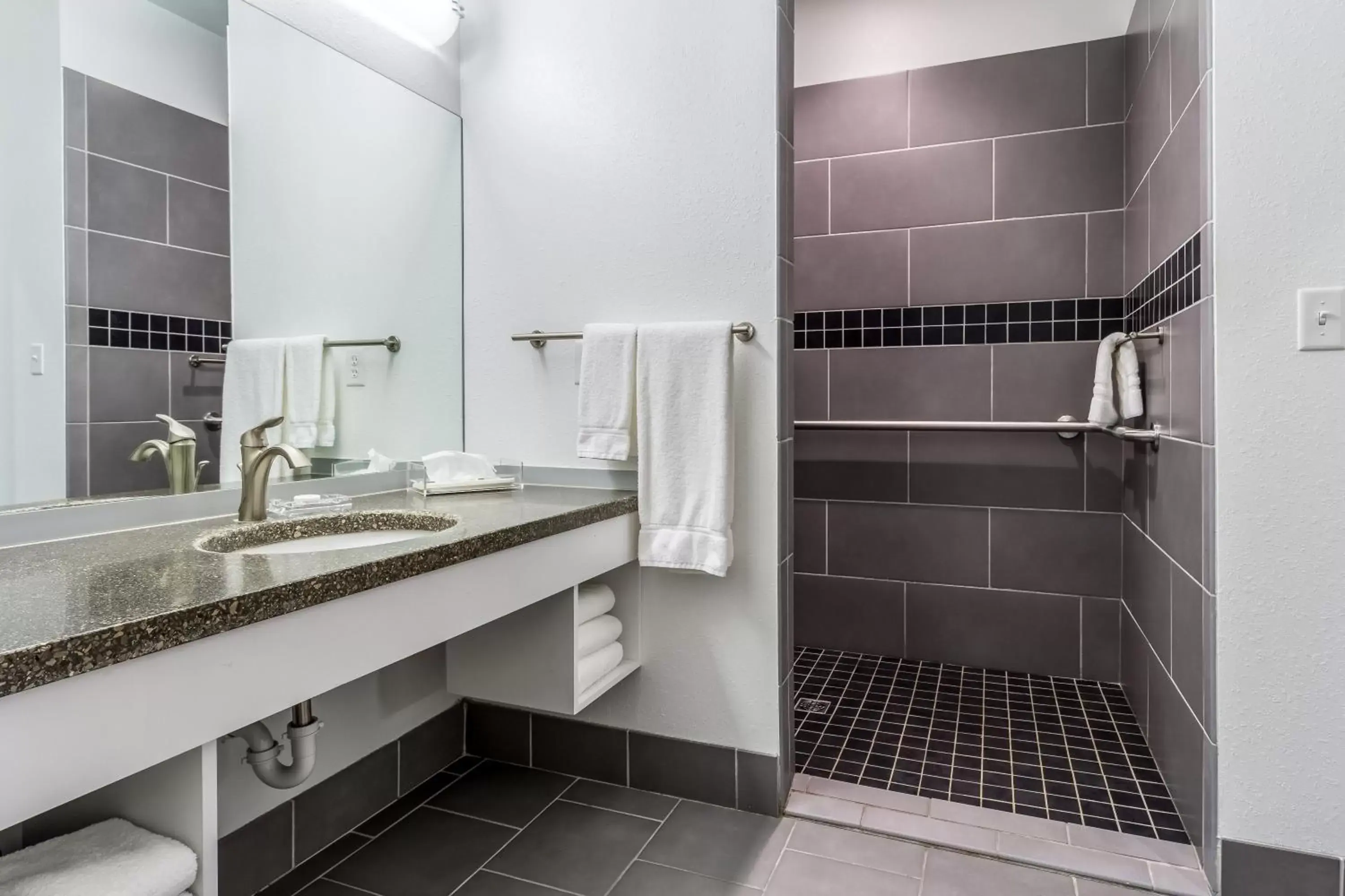 Shower, Bathroom in The Wallhouse Hotel, Ascend Hotel Collection