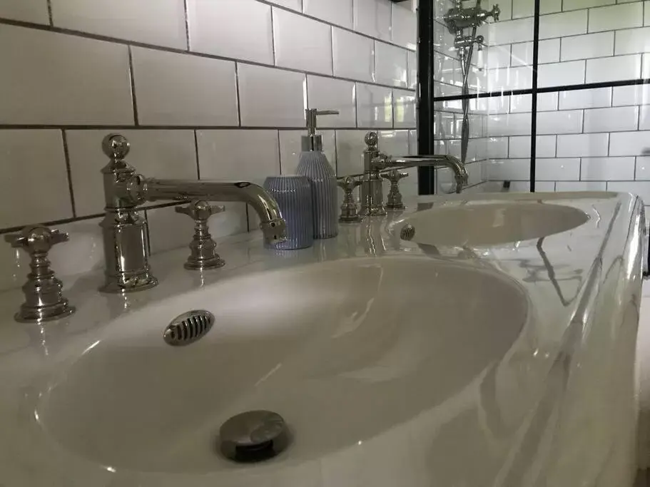 Bathroom in Château de Bataillé