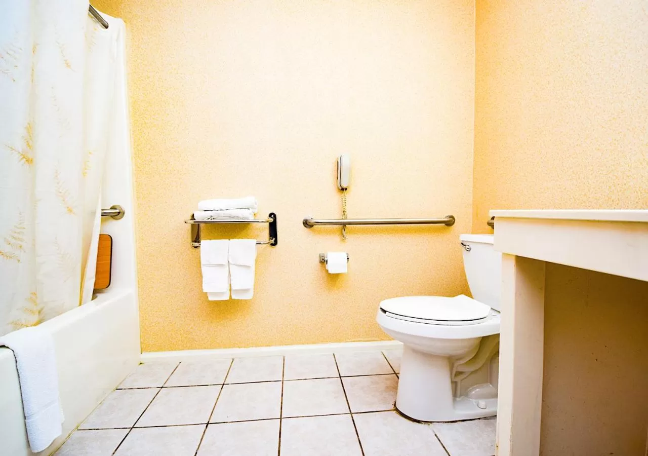 Bathroom in Super 8 by Wyndham Searcy AR