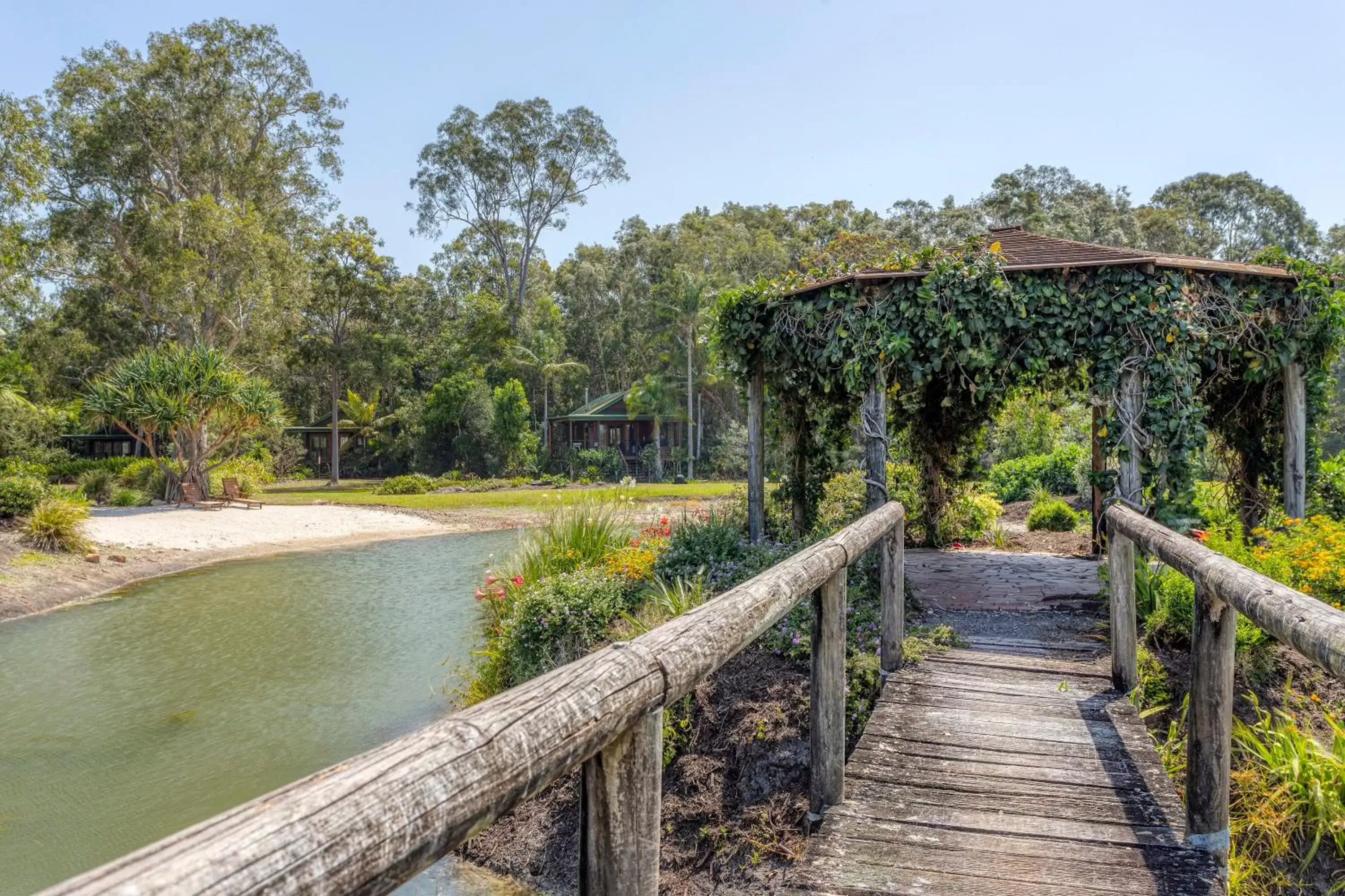 Lake Weyba Cottages Noosa