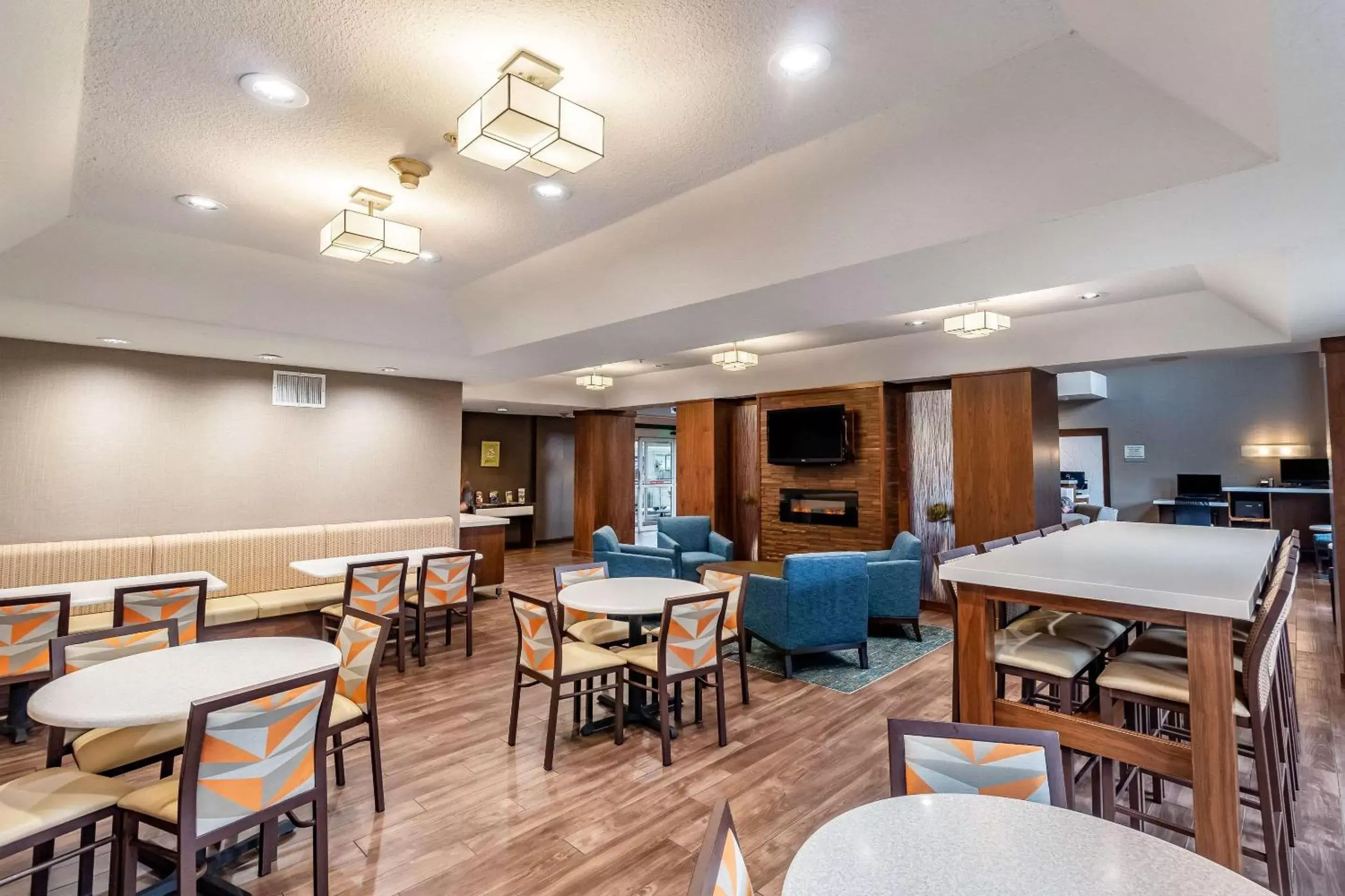 Restaurant/Places to Eat in Clarion Hotel Portland International Airport