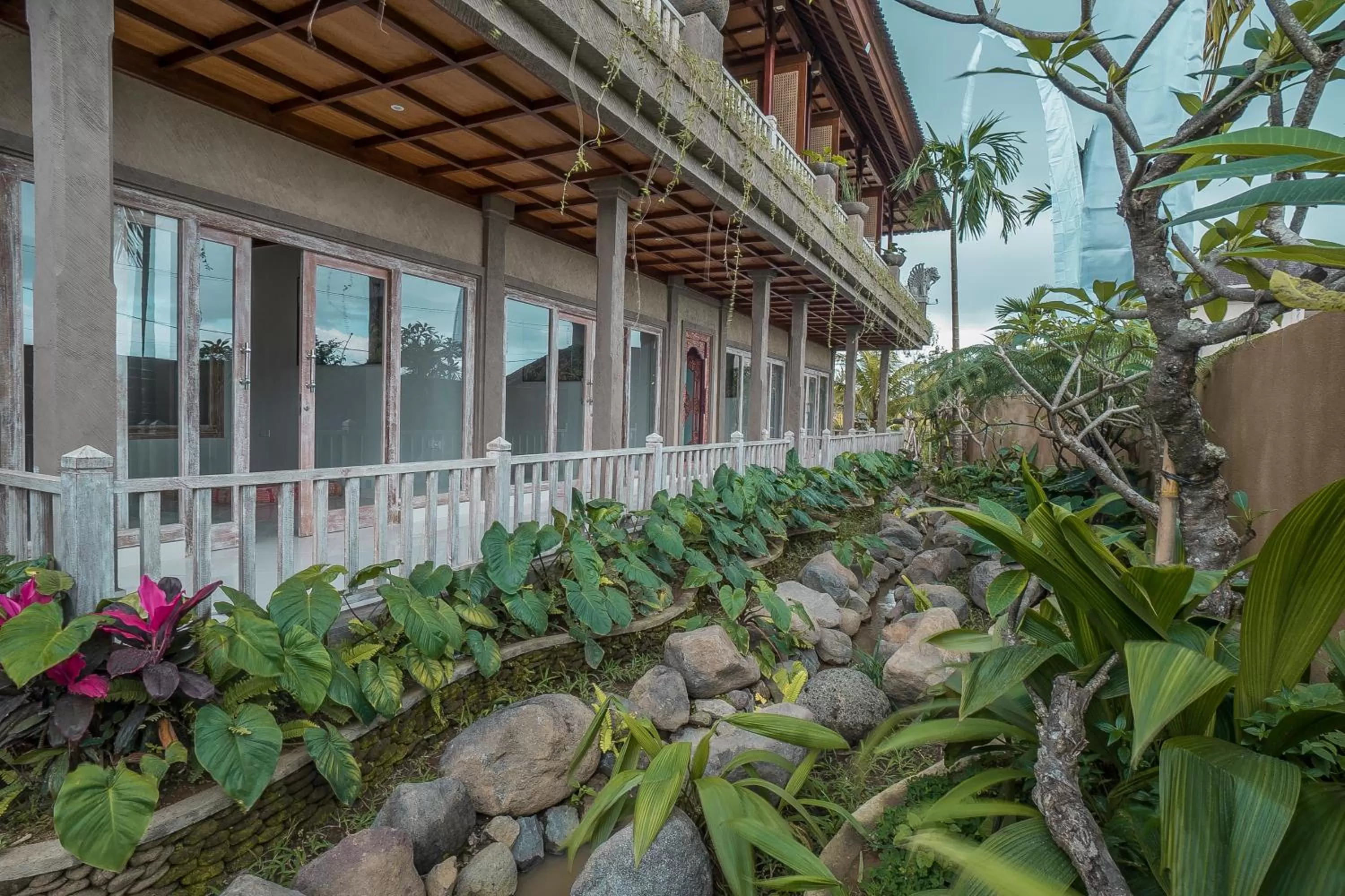 Patio in Gerindem Cottages
