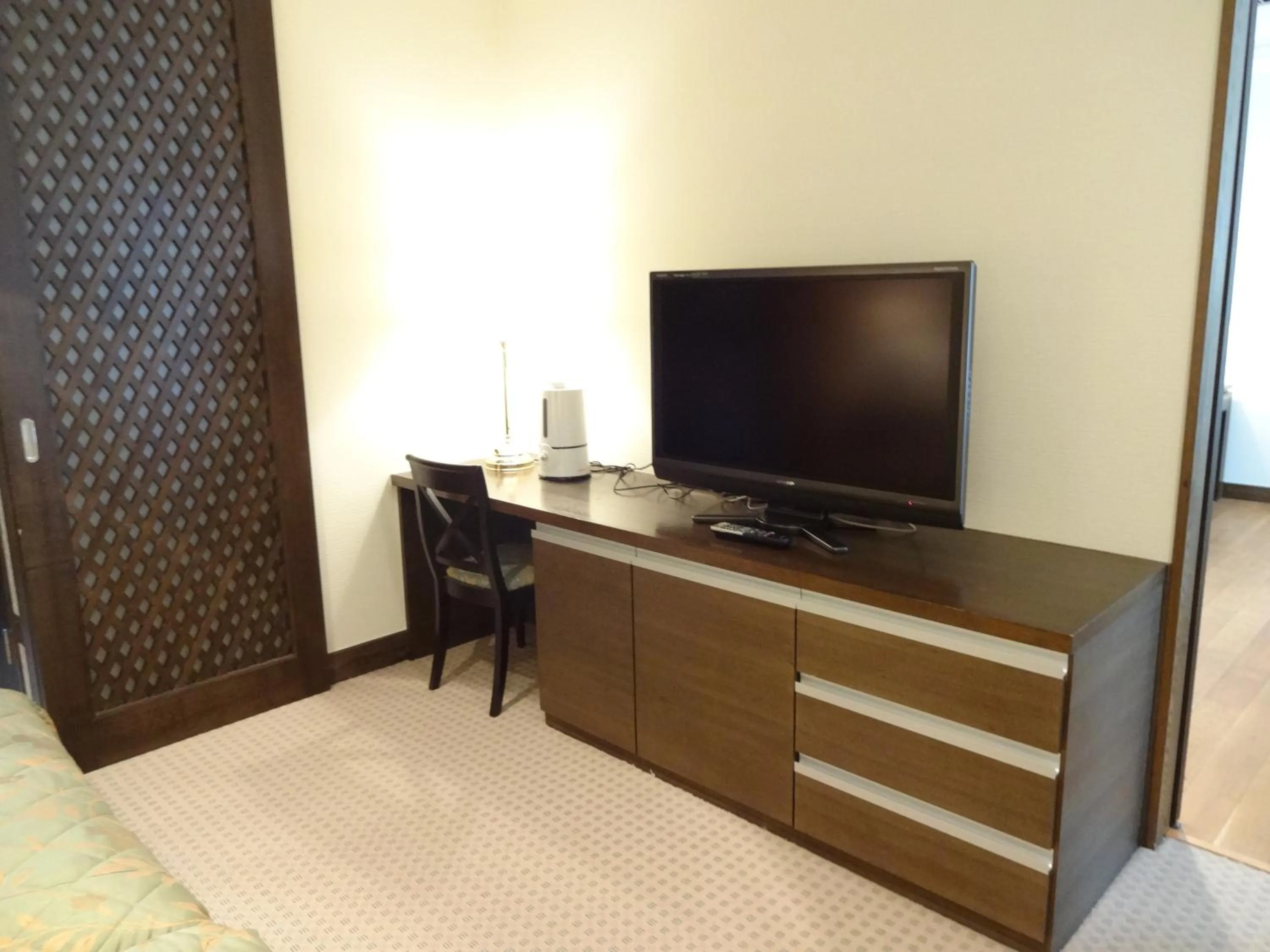 TV and multimedia in Kyu Karuizawa Hotel Otowa No Mori