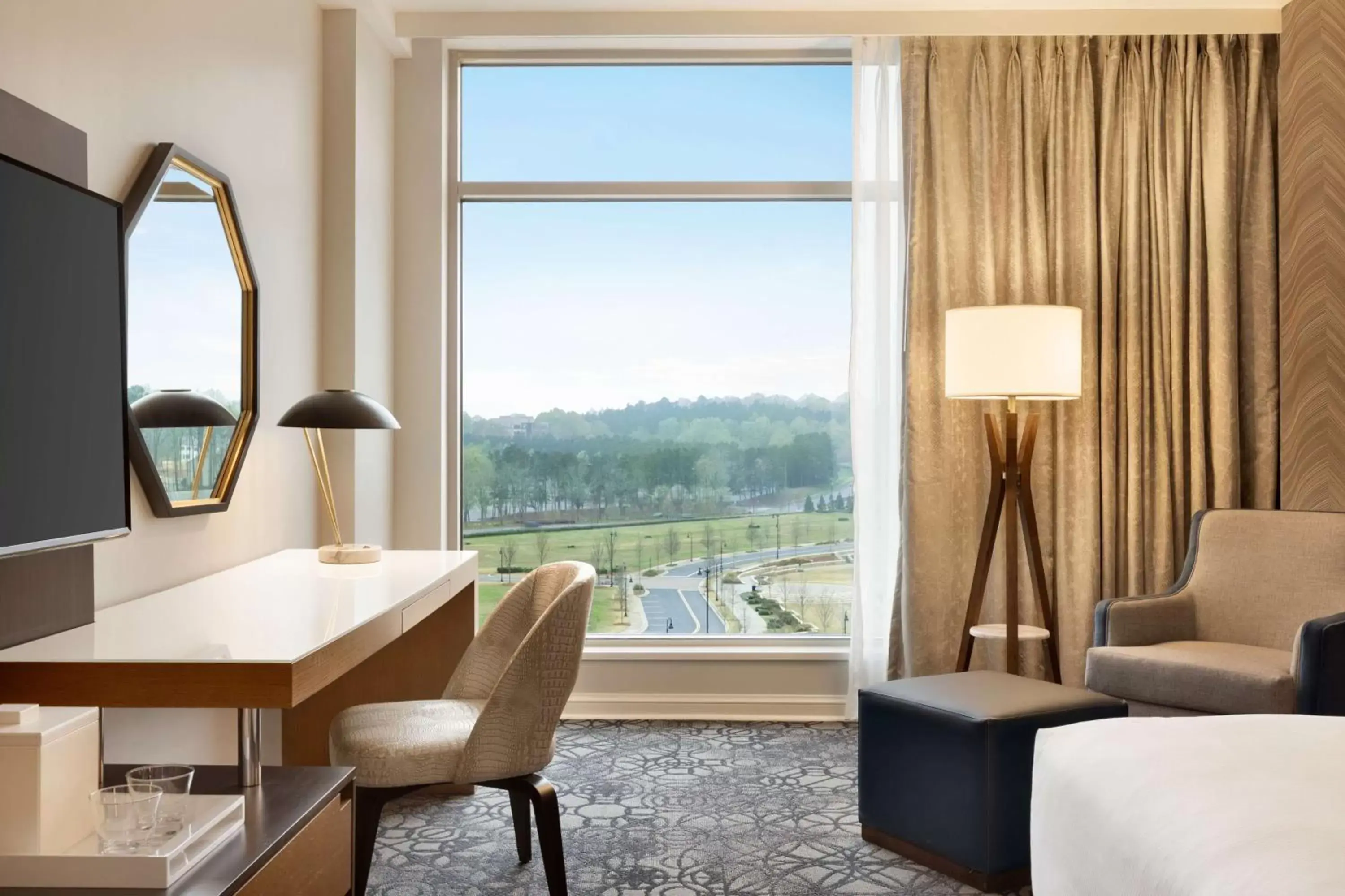 Bedroom, Seating Area in Hilton Alpharetta Atlanta