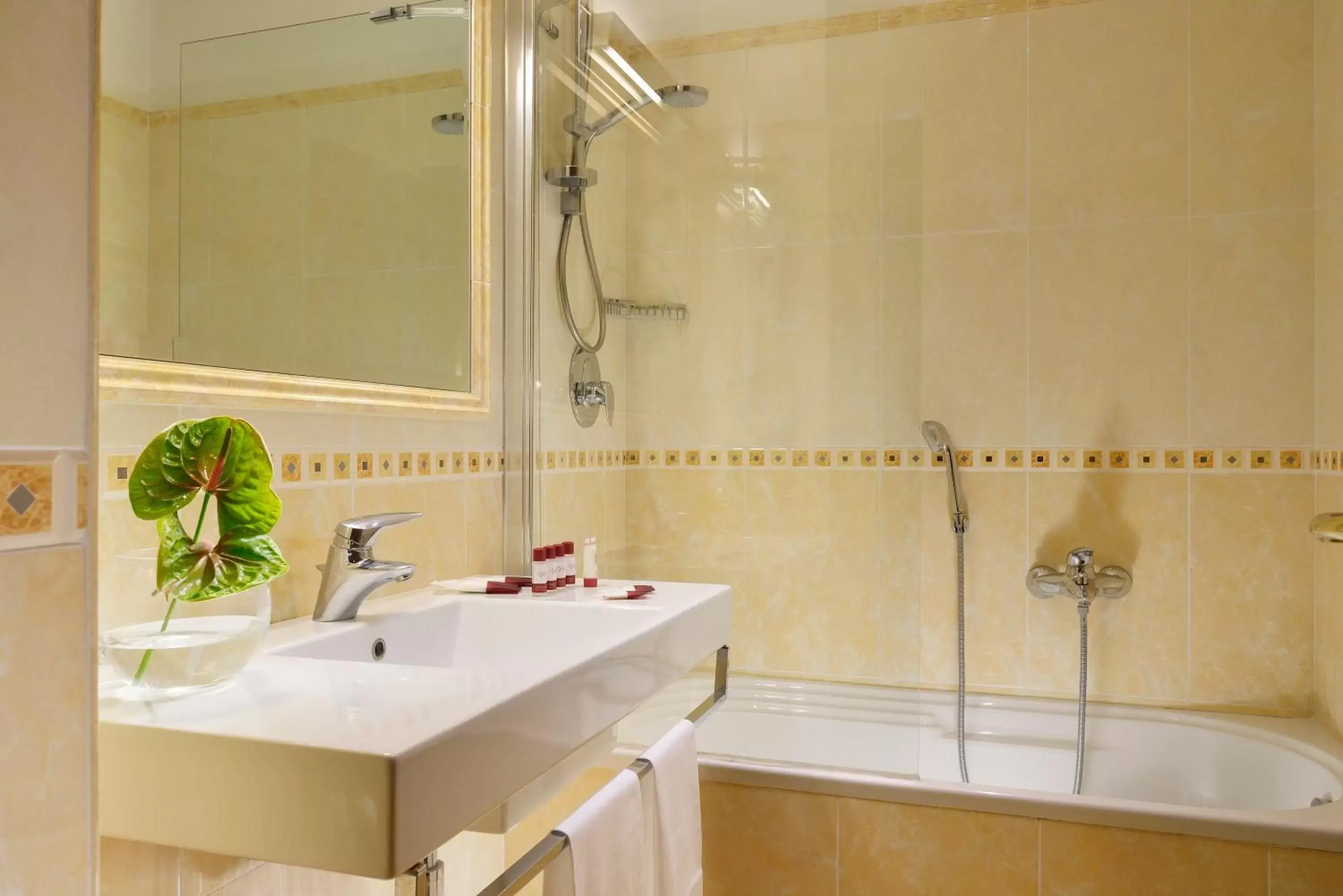 Shower, Bathroom in Hotel Principessa Isabella