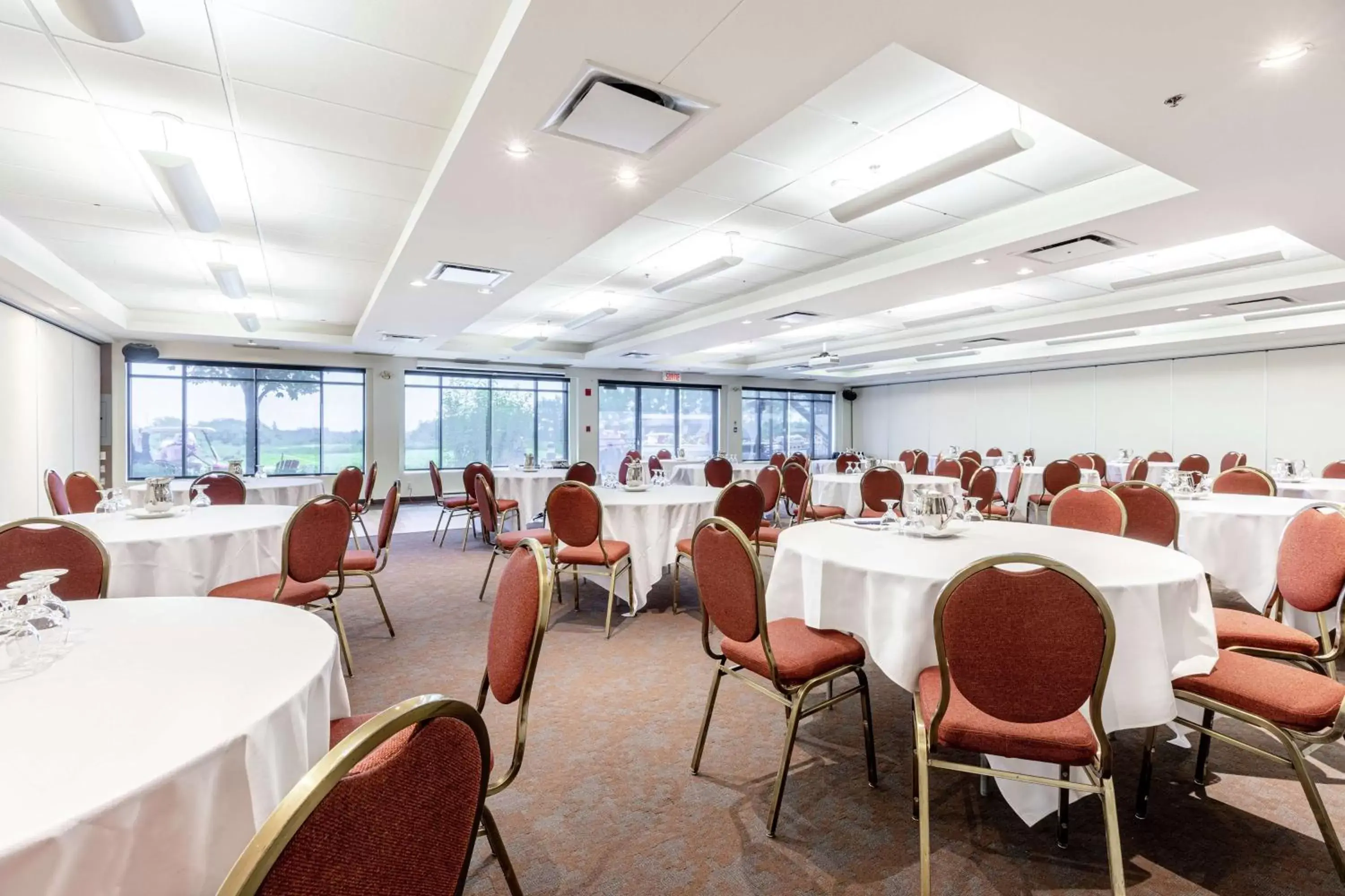 Meeting/conference room, Restaurant/Places to Eat in DoubleTree by Hilton Quebec Resort