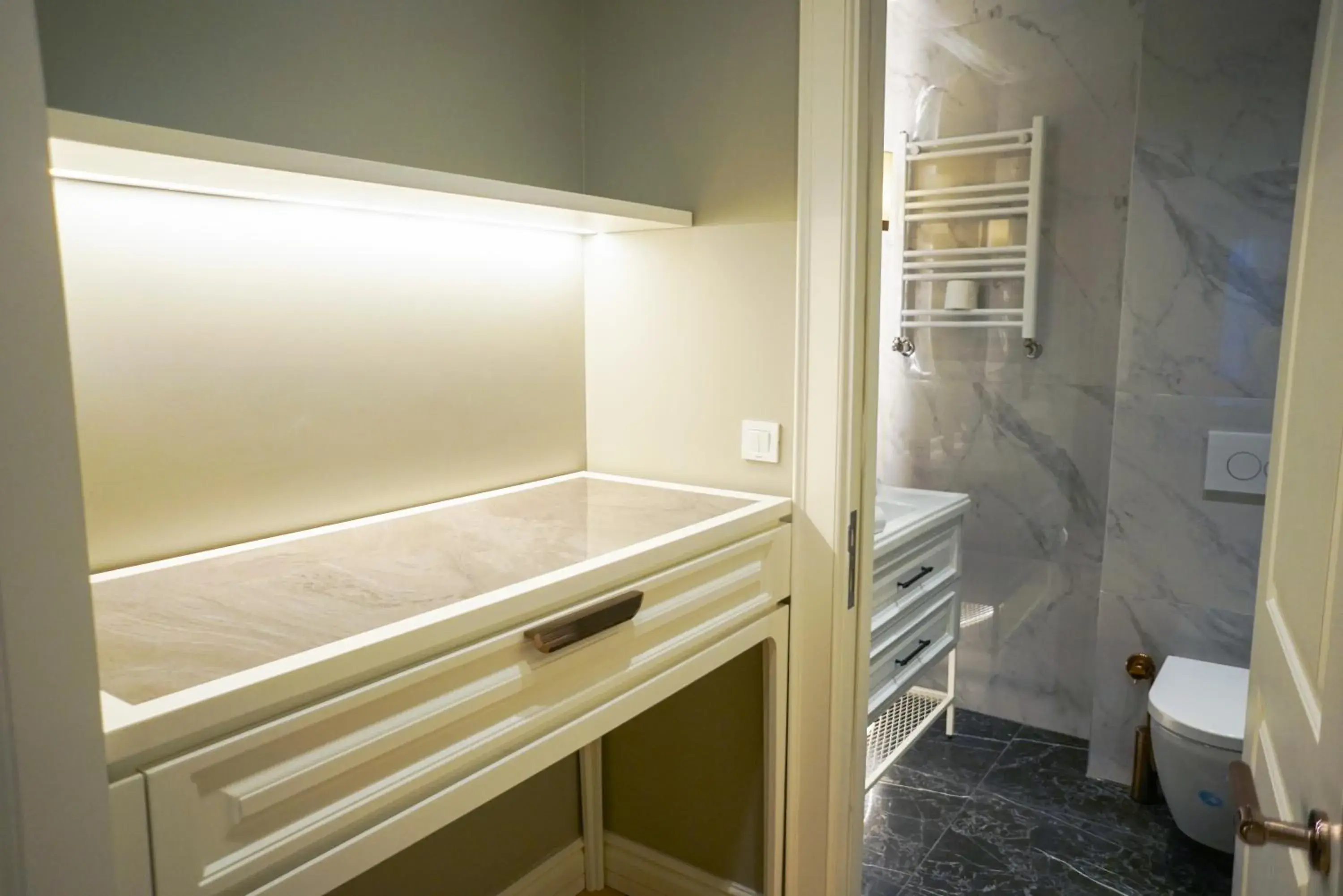 wardrobe, Bathroom in Triada Hotel Taksim