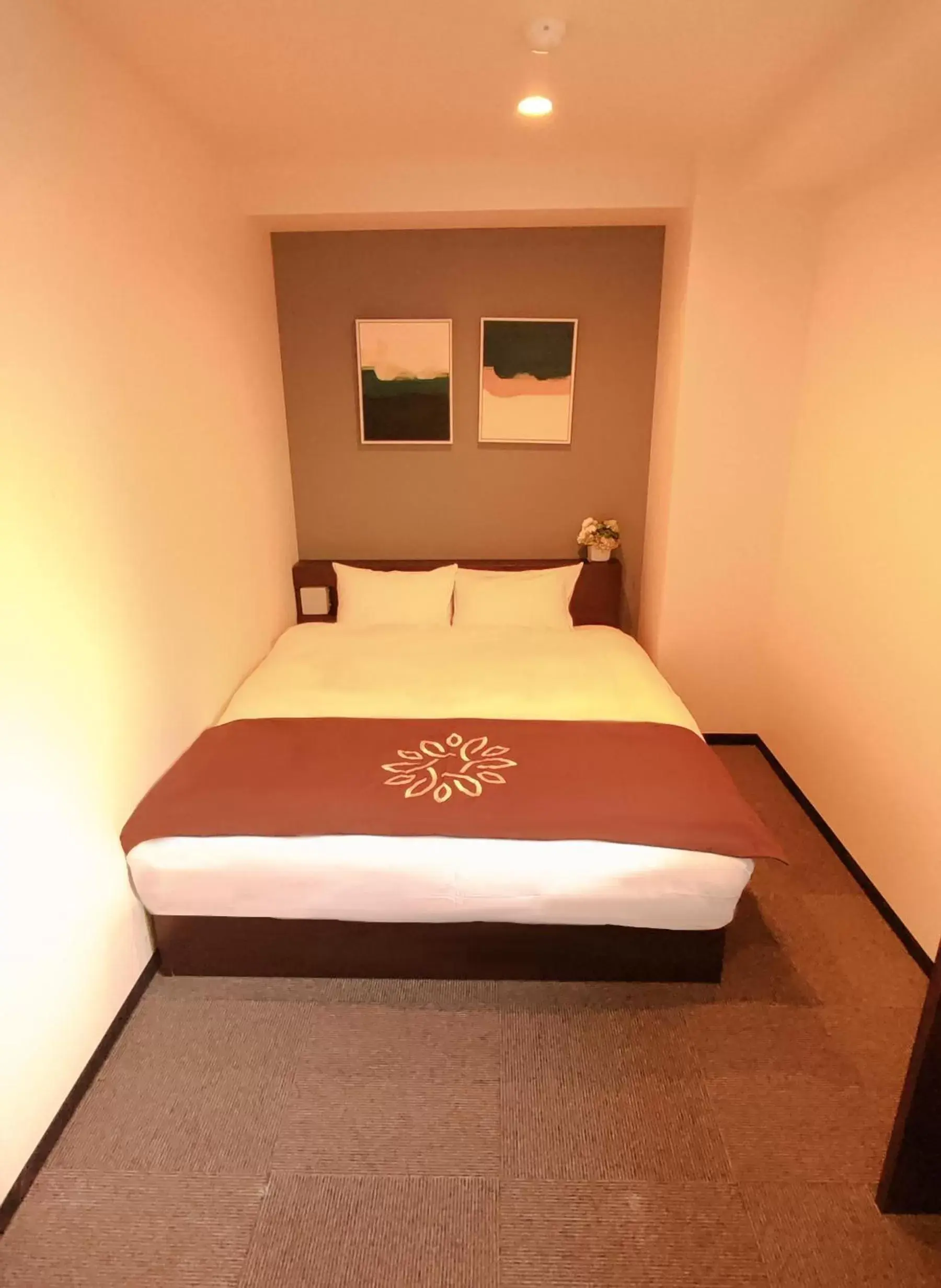 Bedroom, Bed in Floral Hotel · SakaisuJi-Honmachi Osaka