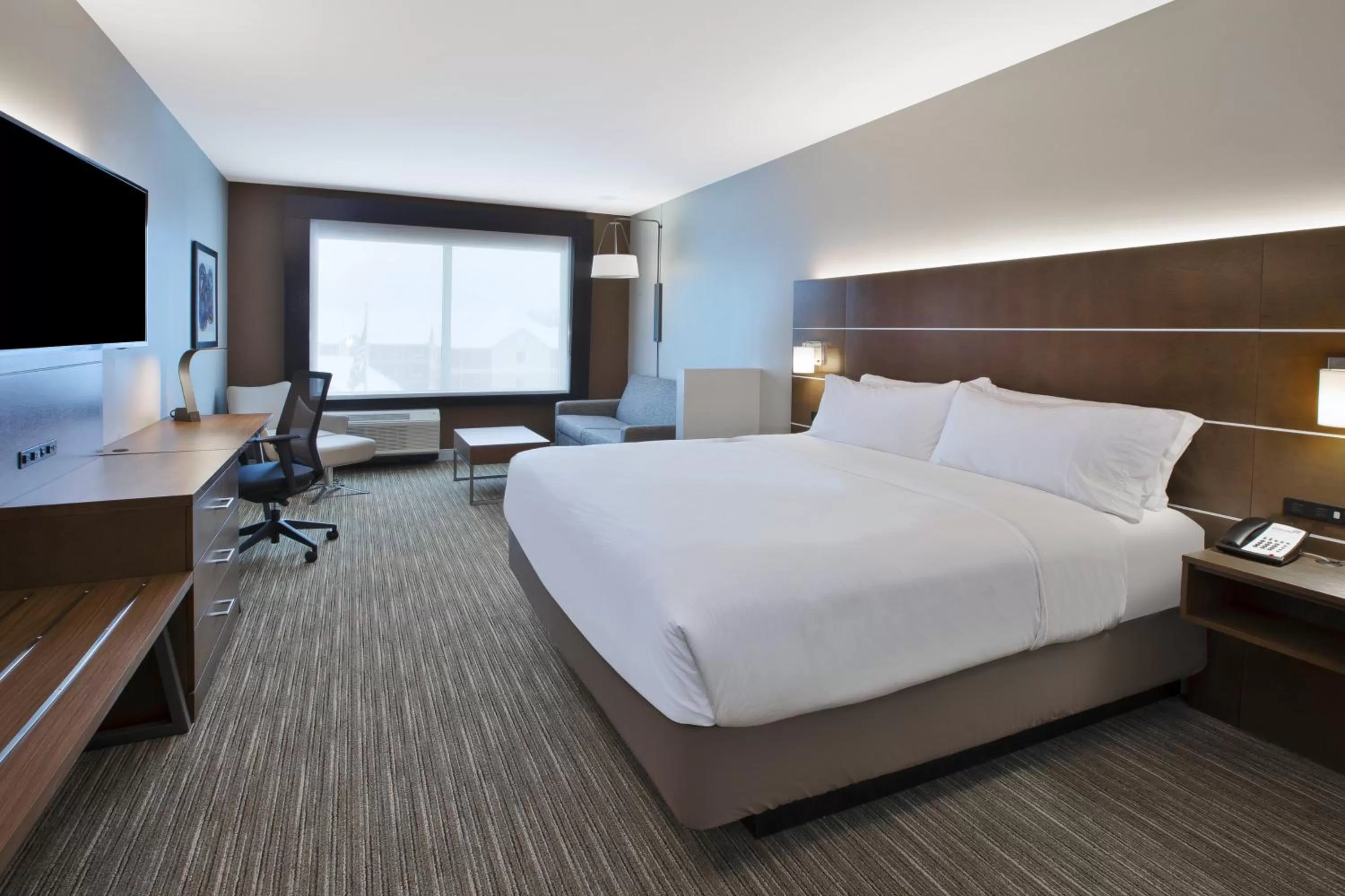 Photo of the whole room, Bed in Holiday Inn Express & Suites Okemos - University Area by IHG